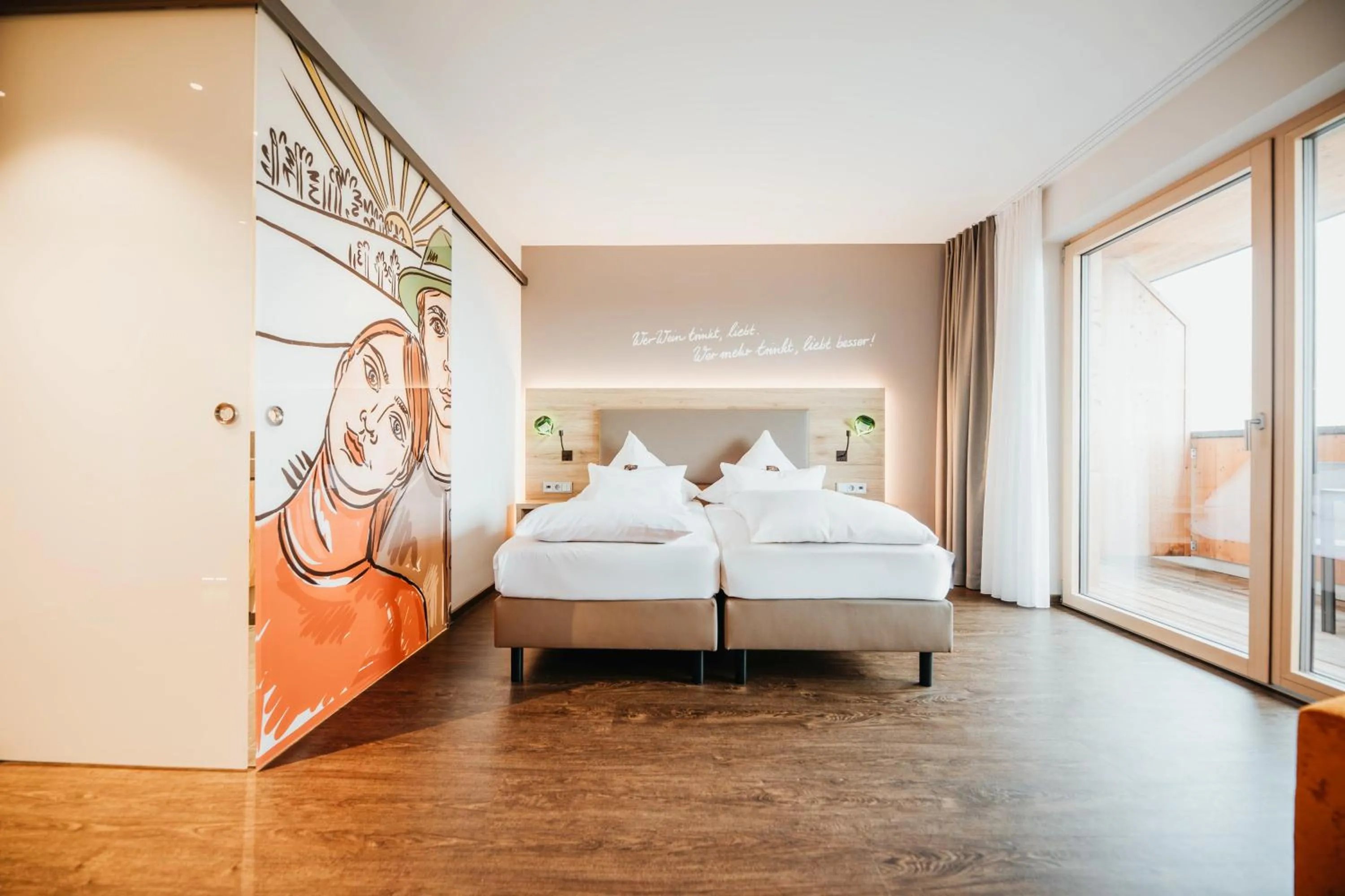 Photo of the whole room, Bed in Sonnenhotel Weingut Römmert Spa und Wellness