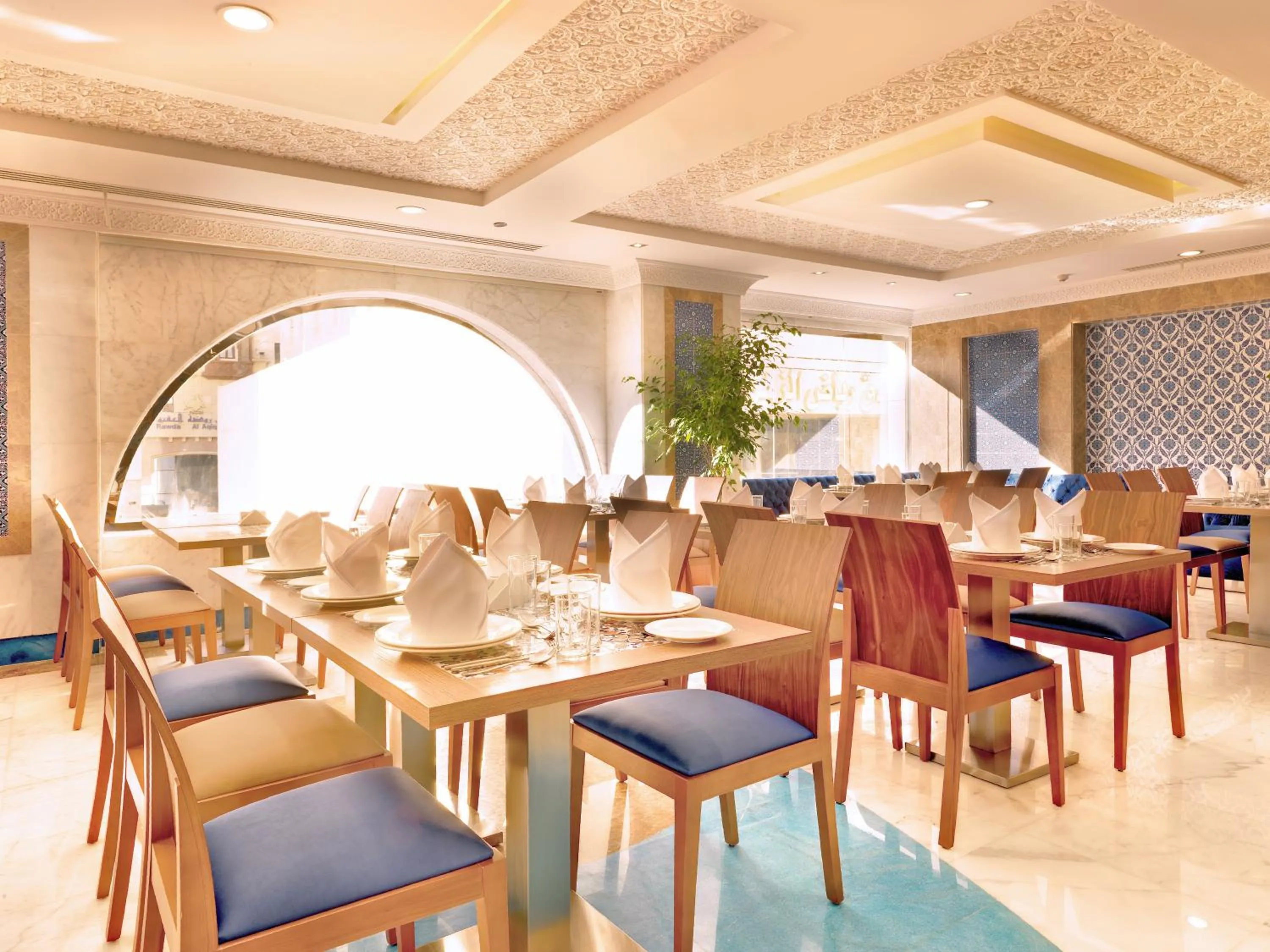 Restaurant/places to eat in Tulip Inn Al Daar Rawafid