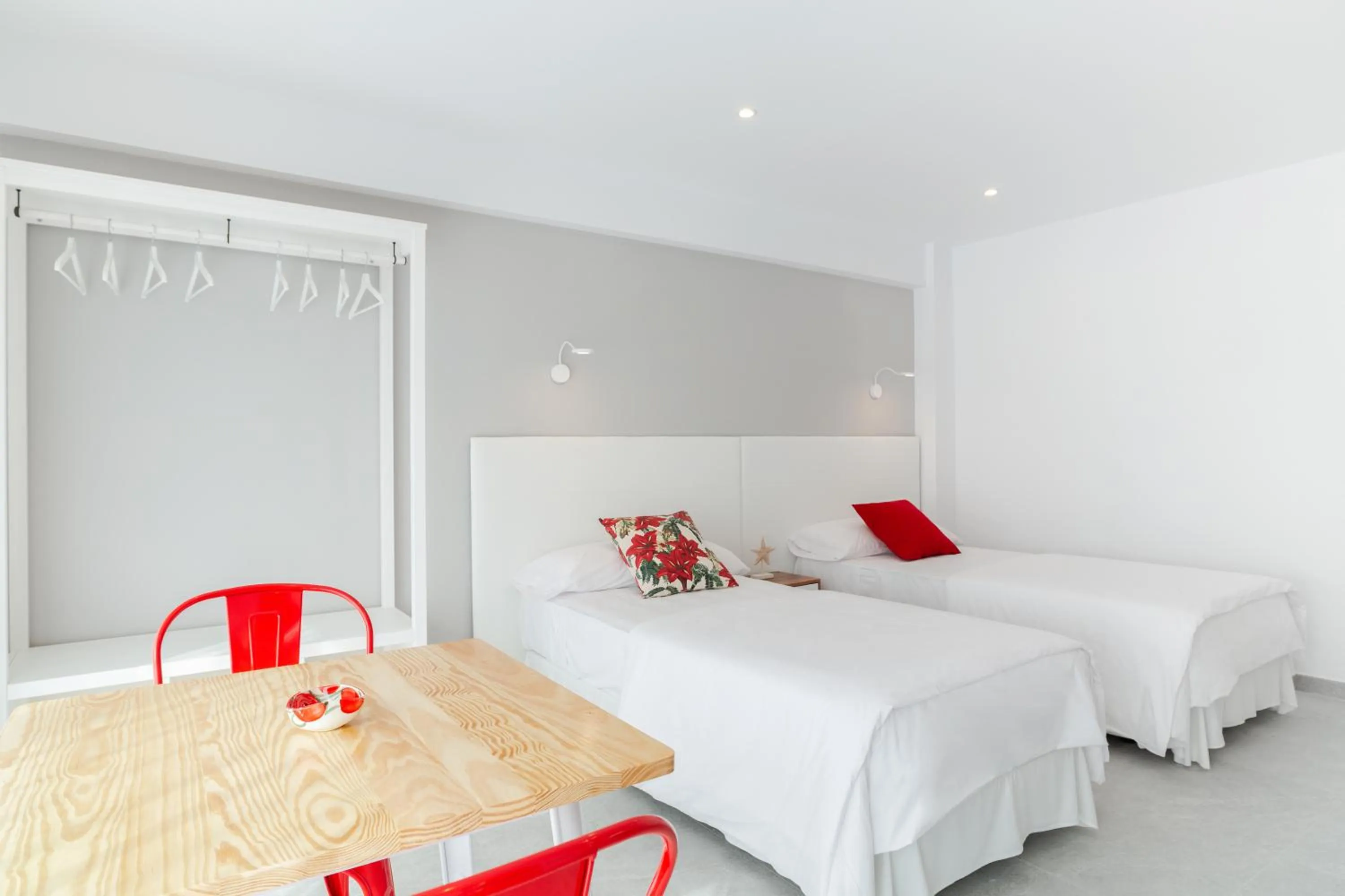 Seating area, Bed in INNER Kompas Palmanova "Adults Only"