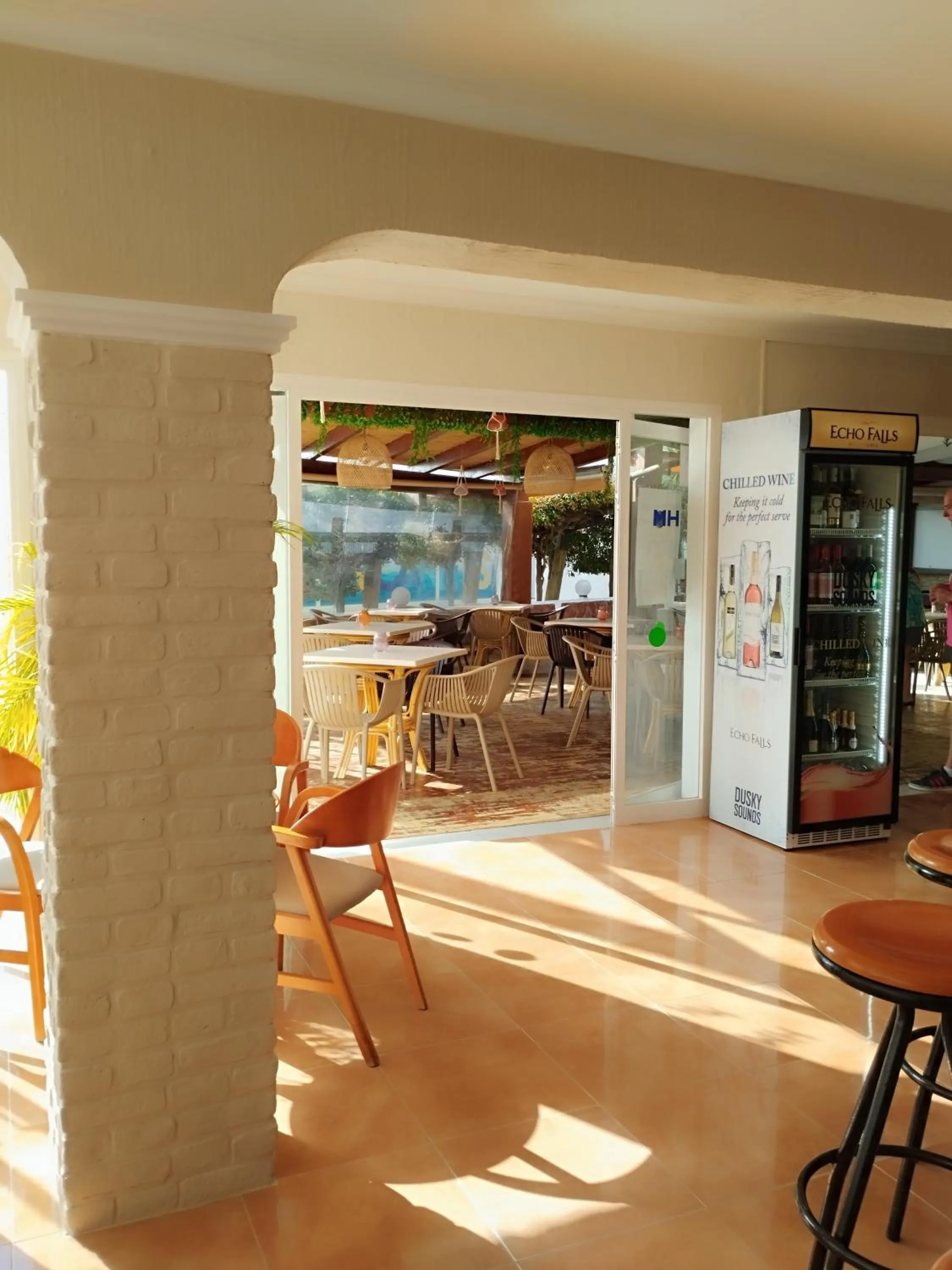 Restaurant/places to eat in Hostal Mar y Huerta