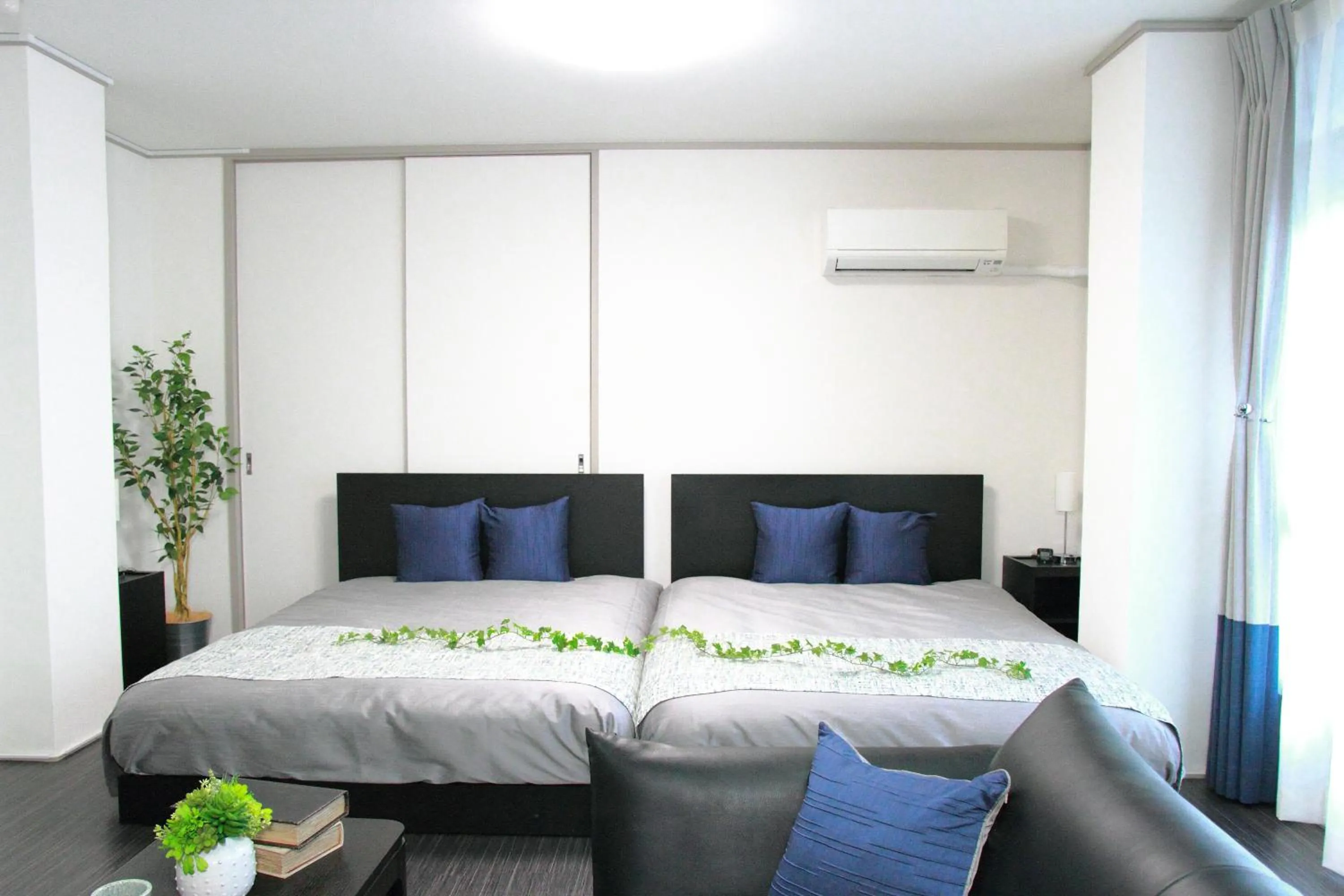 Living room, Bed in Fuji Heights Hotel