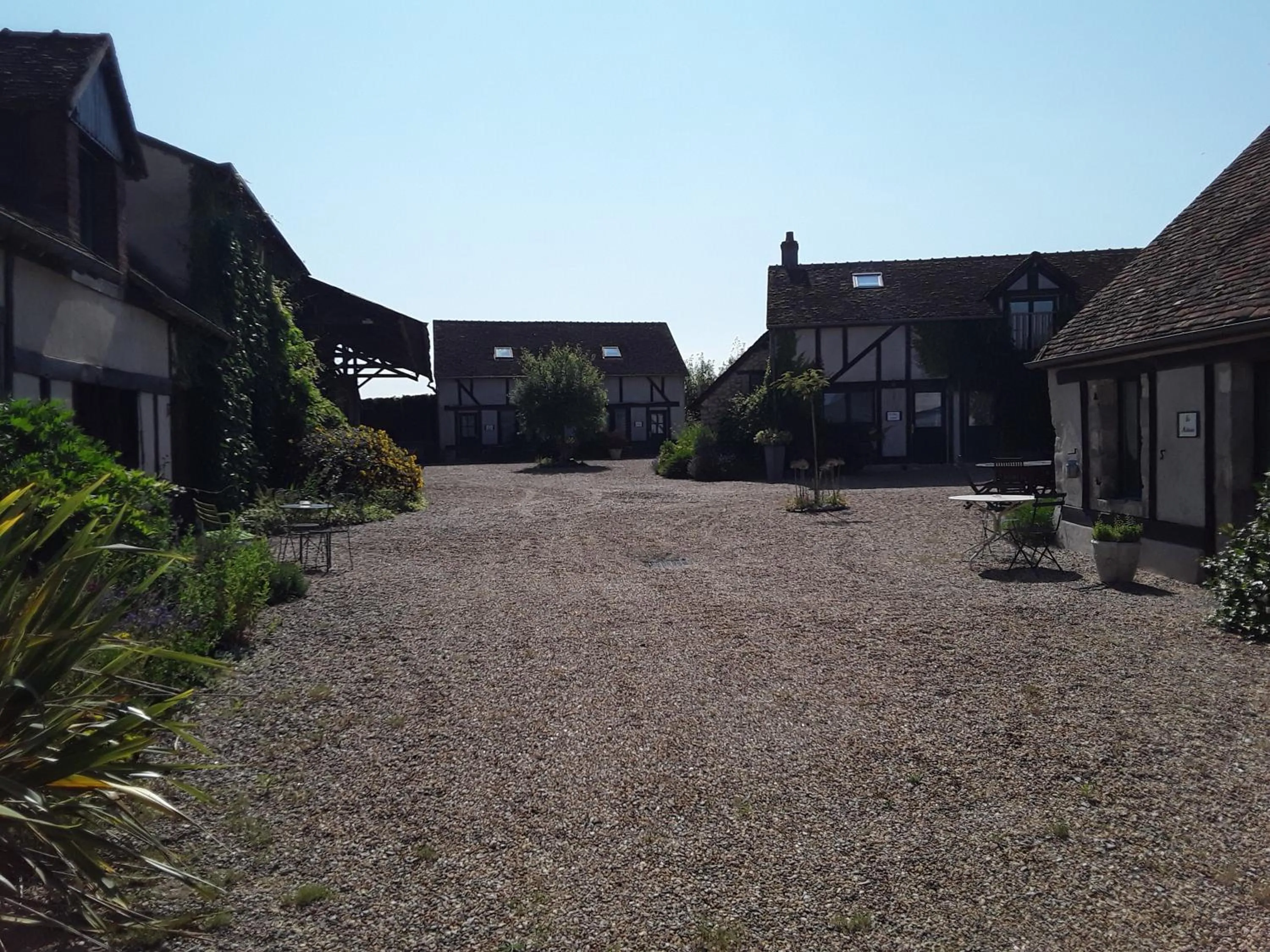 Inner courtyard view in La Belvinière Chambres et table d'hôtes