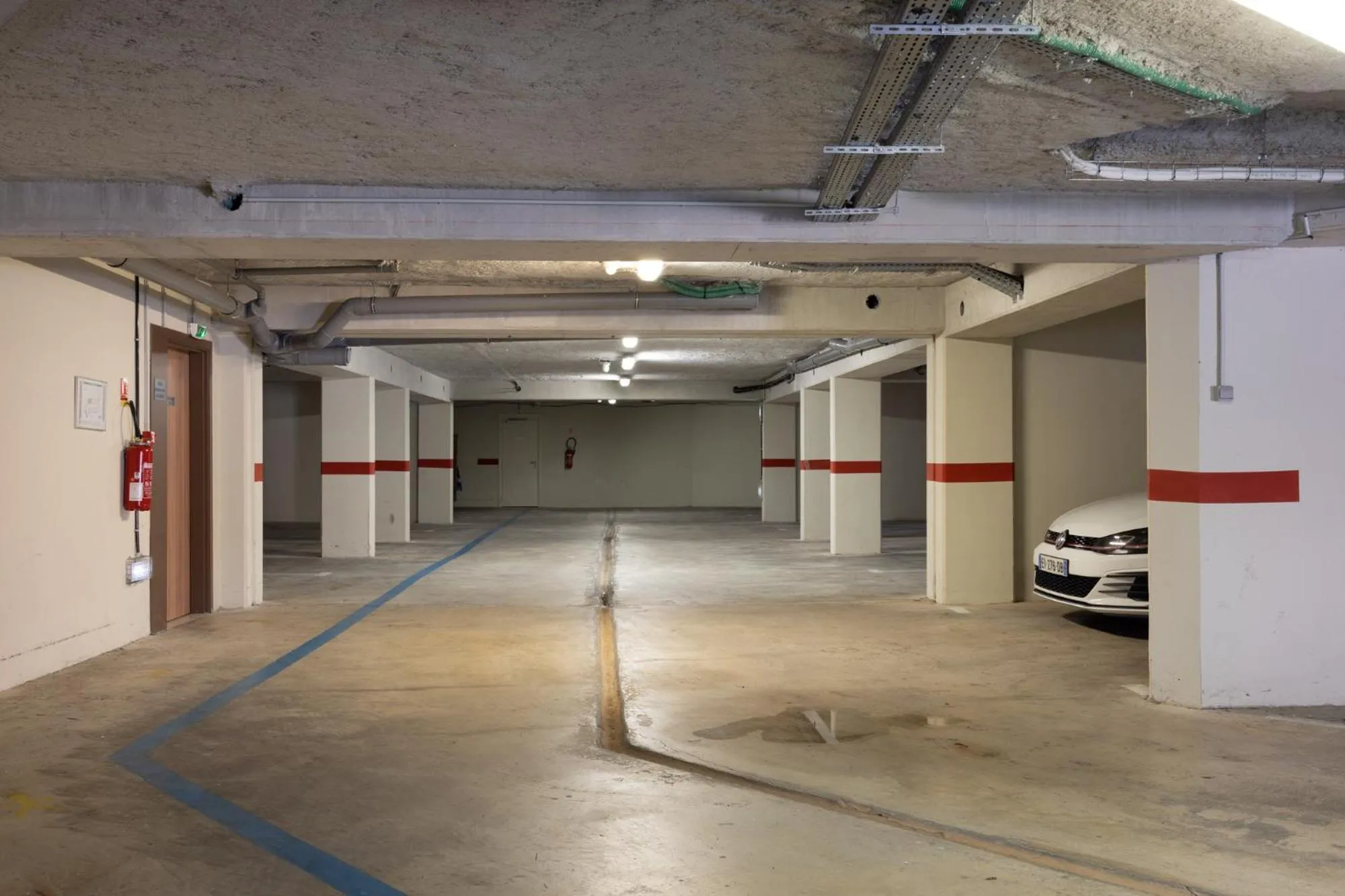 Parking in The Originals Boutique, Hotel l'Occitan, Aubagne