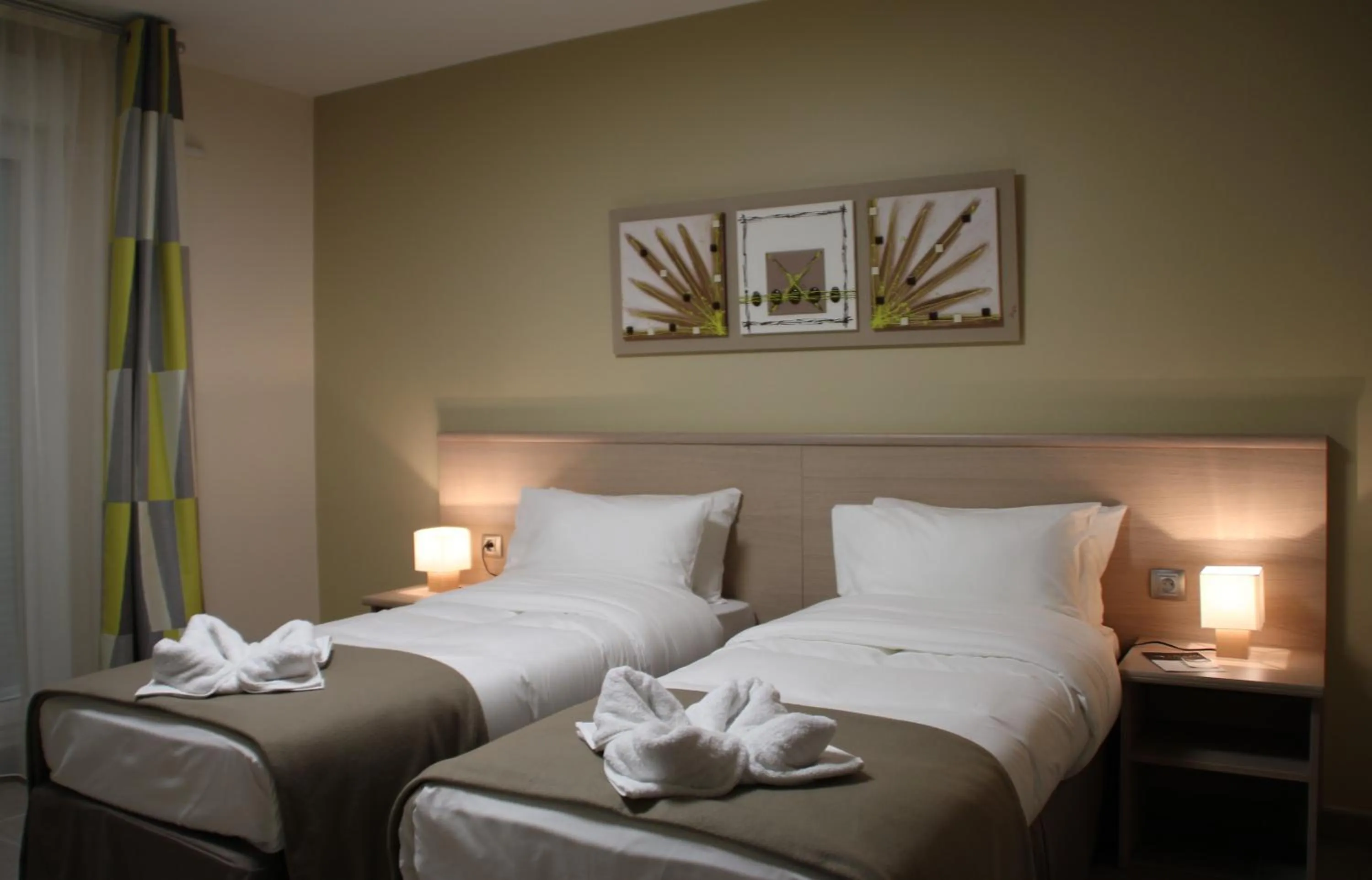 Bedroom, Bed in The Originals Boutique, Hotel l'Occitan, Aubagne