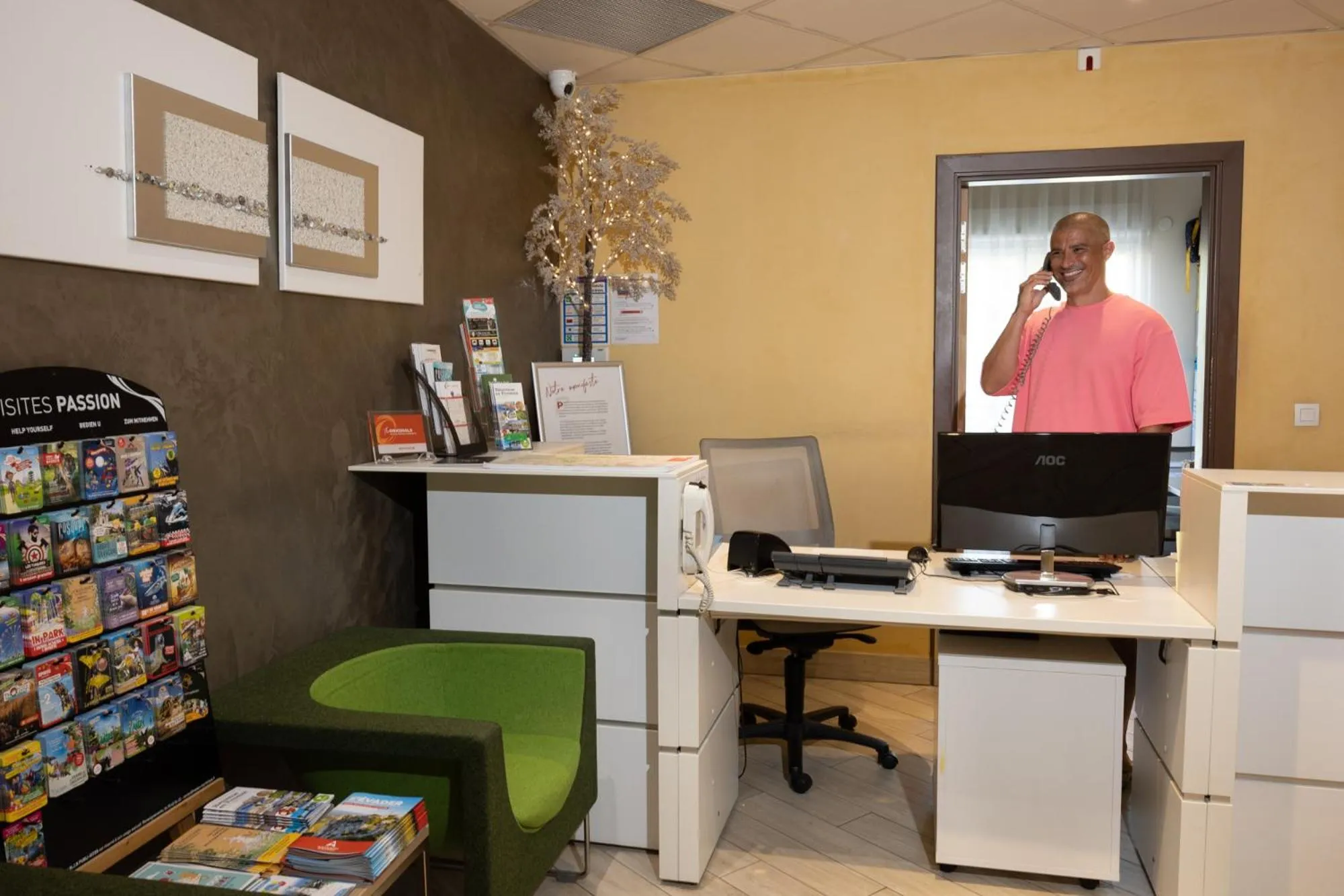 Lobby or reception in The Originals Boutique, Hotel l'Occitan, Aubagne