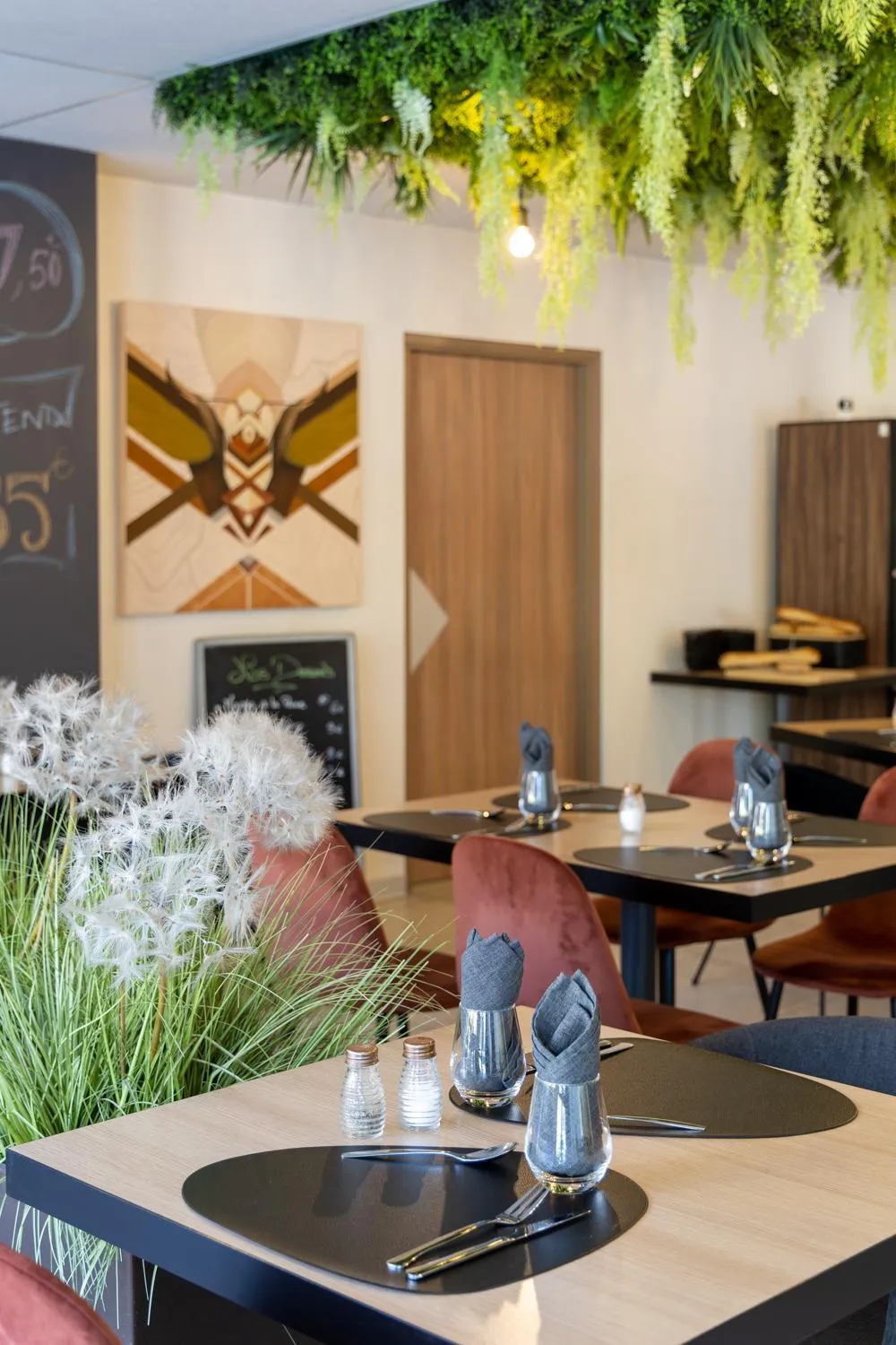 Restaurant/places to eat in The Originals Boutique, Hotel l'Occitan, Aubagne