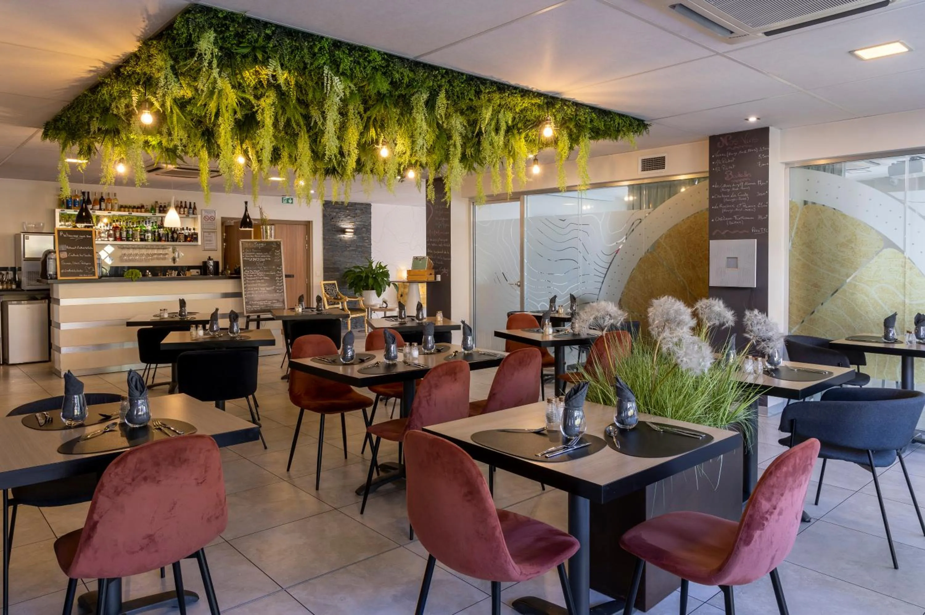 Restaurant/places to eat in The Originals Boutique, Hotel l'Occitan, Aubagne