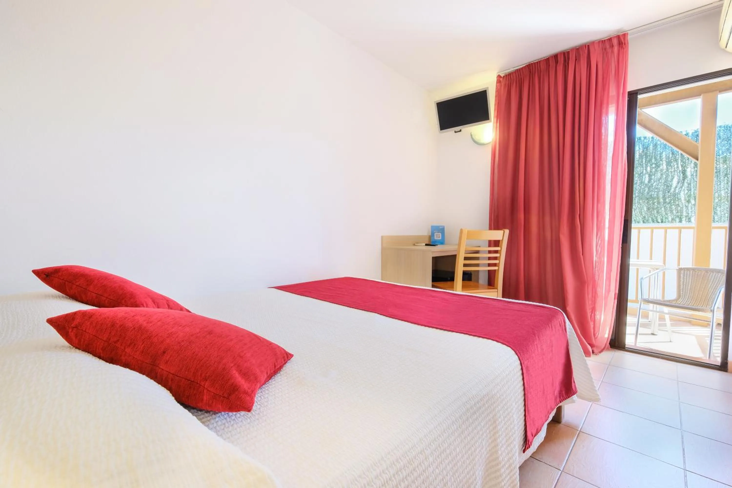 Decorative detail, Bed in azuLine Hostal Marino