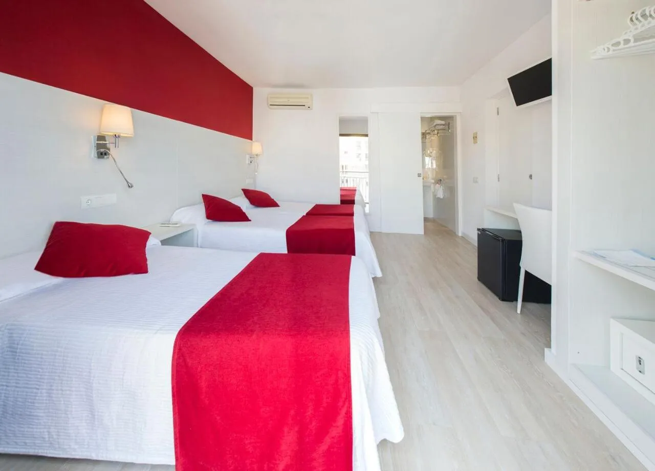 Photo of the whole room, Bed in azuLine Hostal Marino