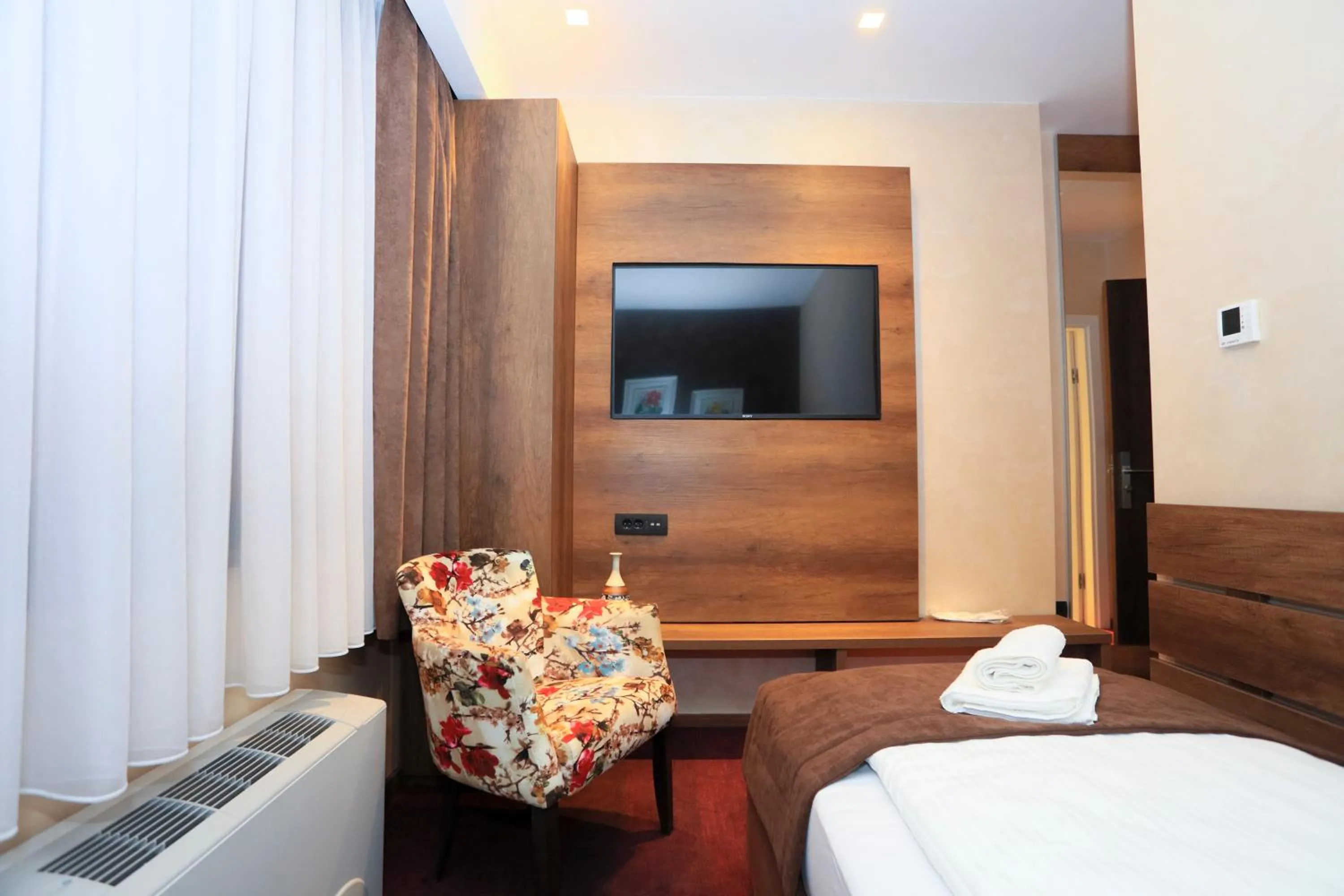 TV and multimedia, Bed in Carpe Diem Boutique Hotel