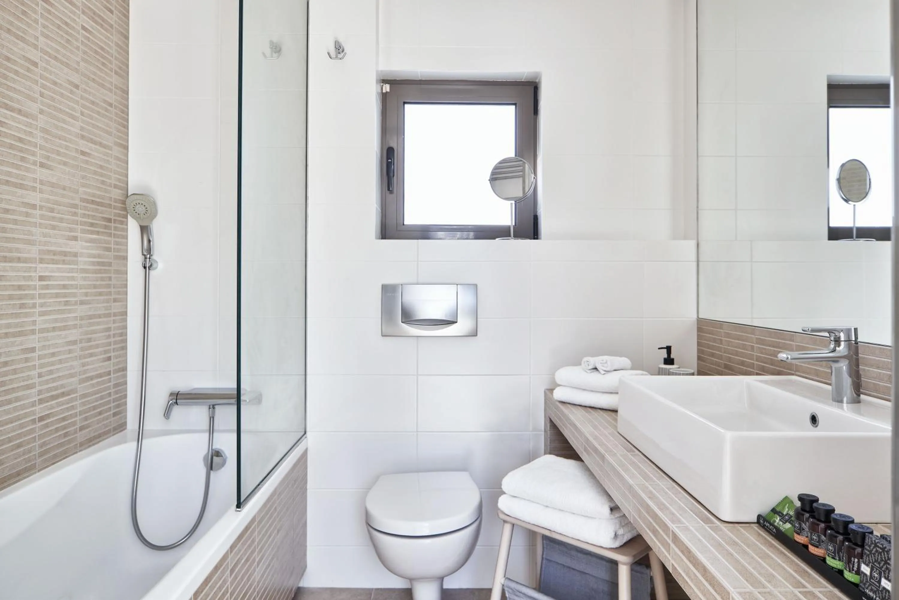 Hot Tub in MONO Lofts