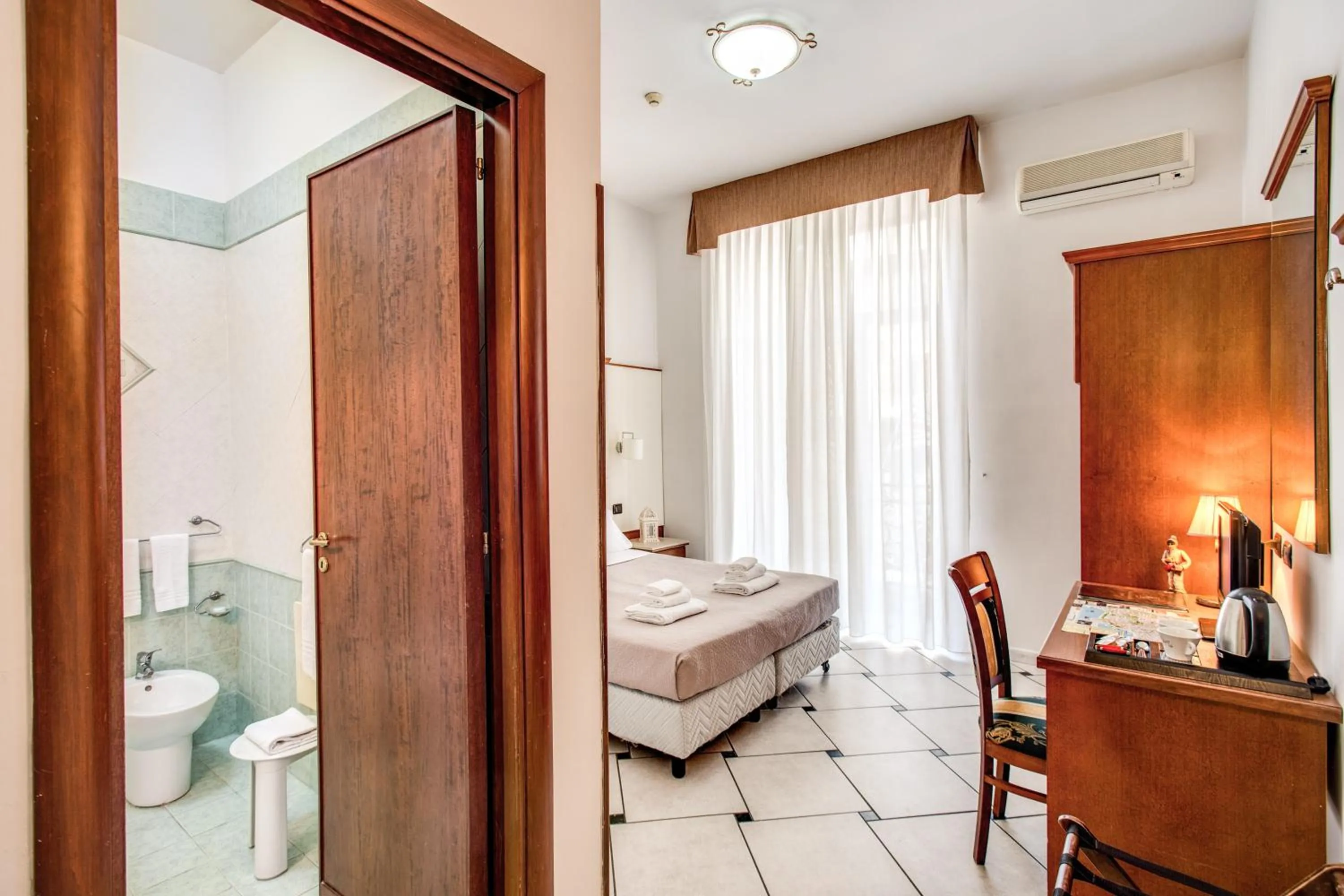 Photo of the whole room, Bed in Garibaldi Suite