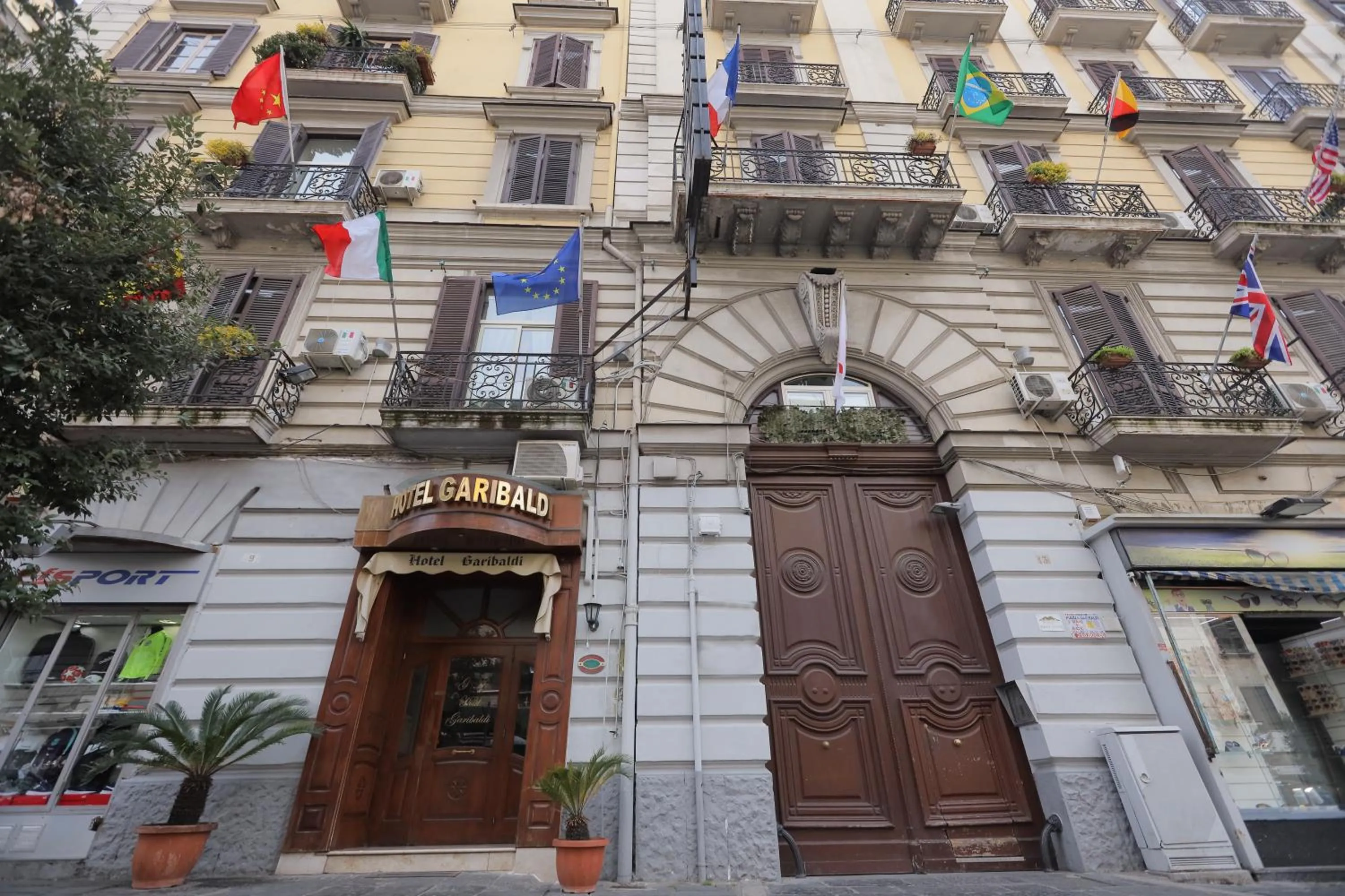 Facade/entrance in Garibaldi Suite