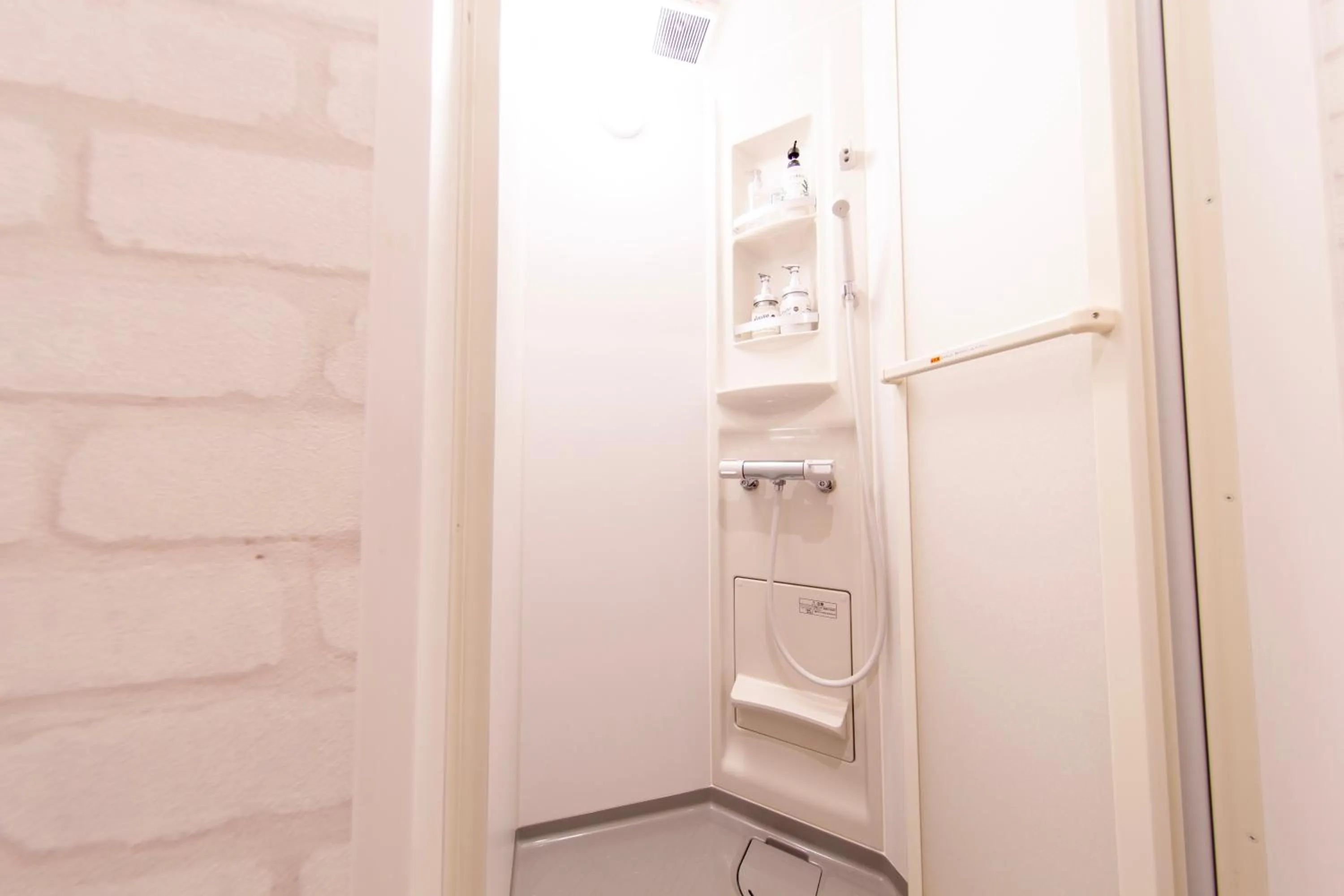 Bathroom in Guest House GORILLA!