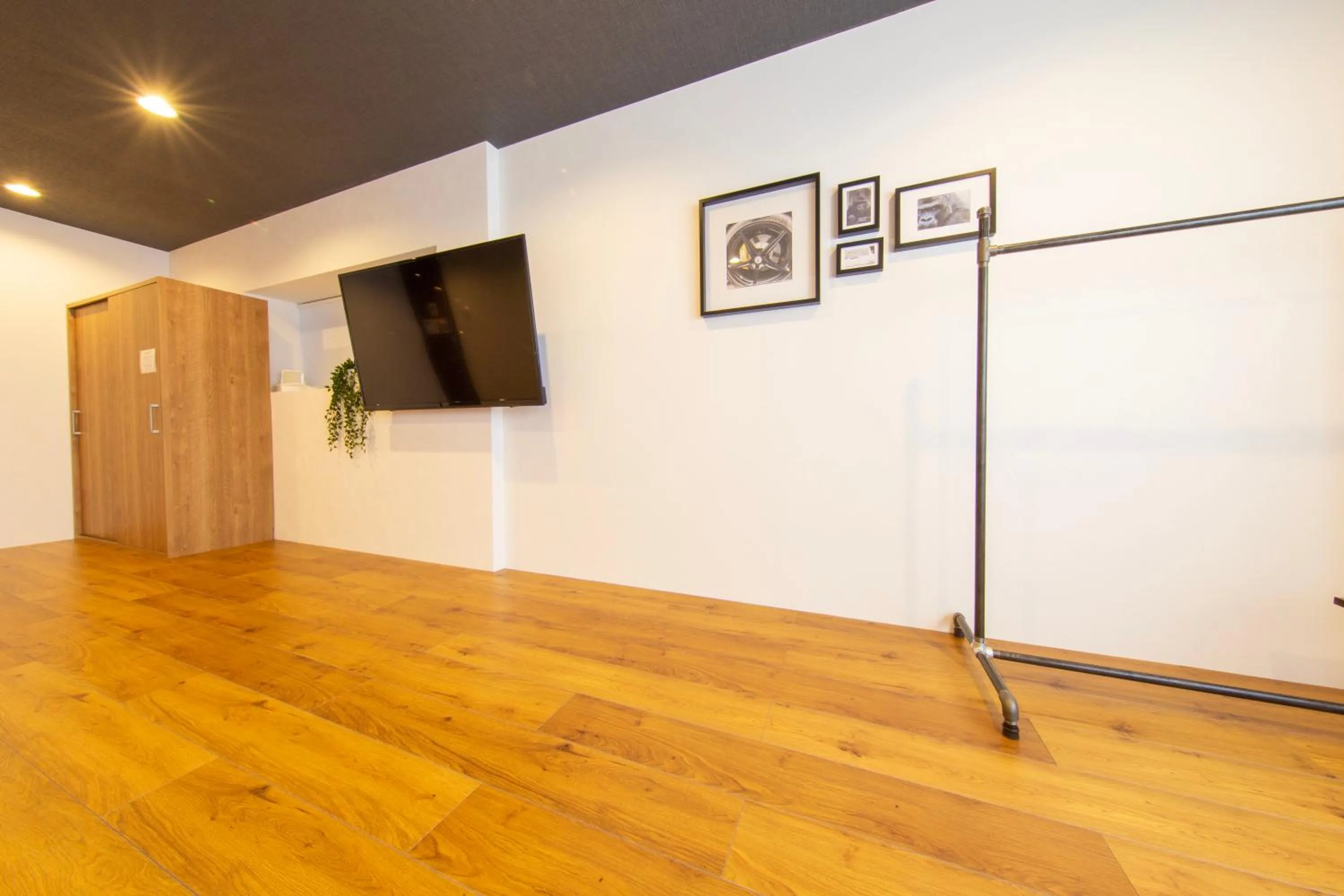 Guest House GORILLA!