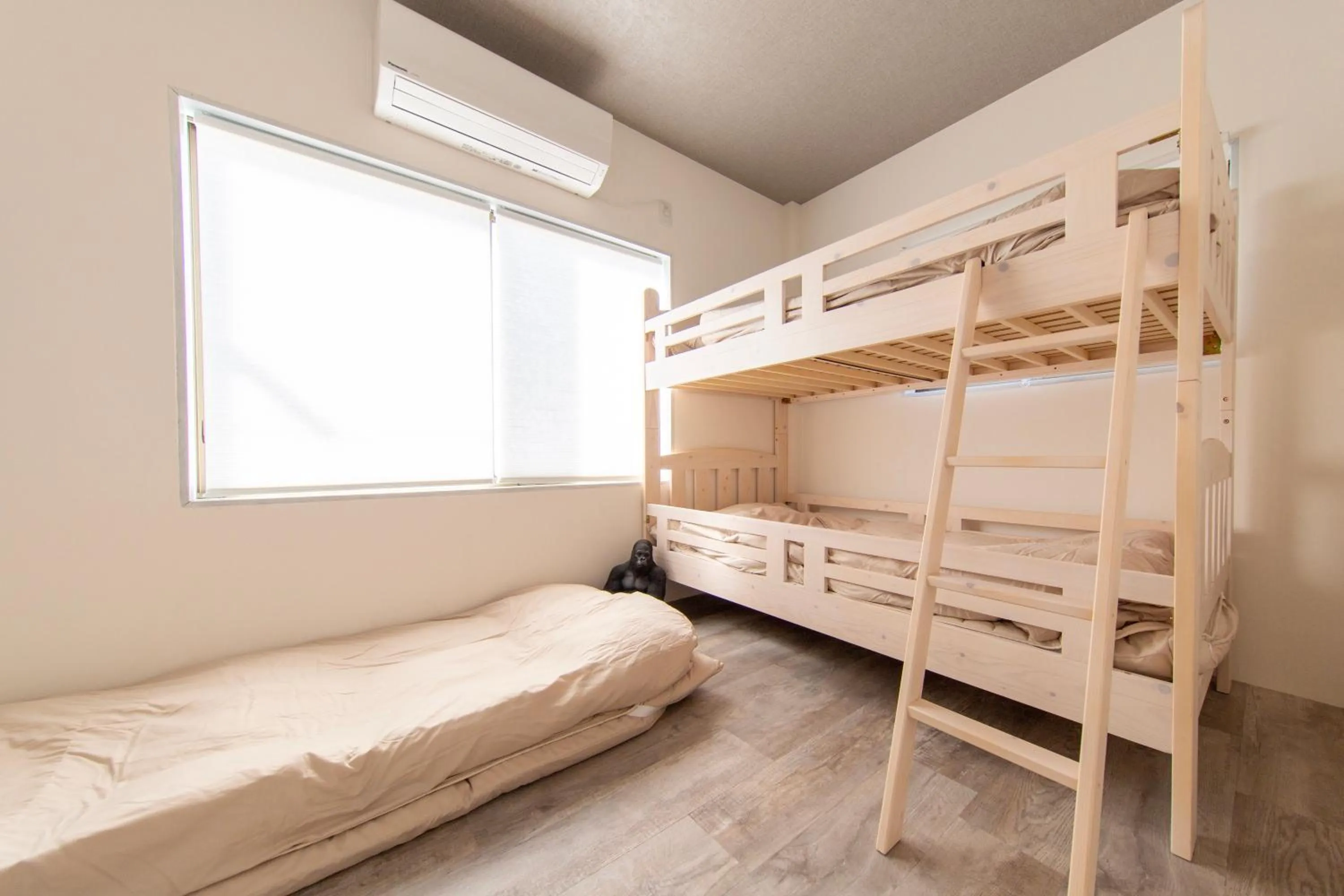 Bed in Guest House GORILLA!