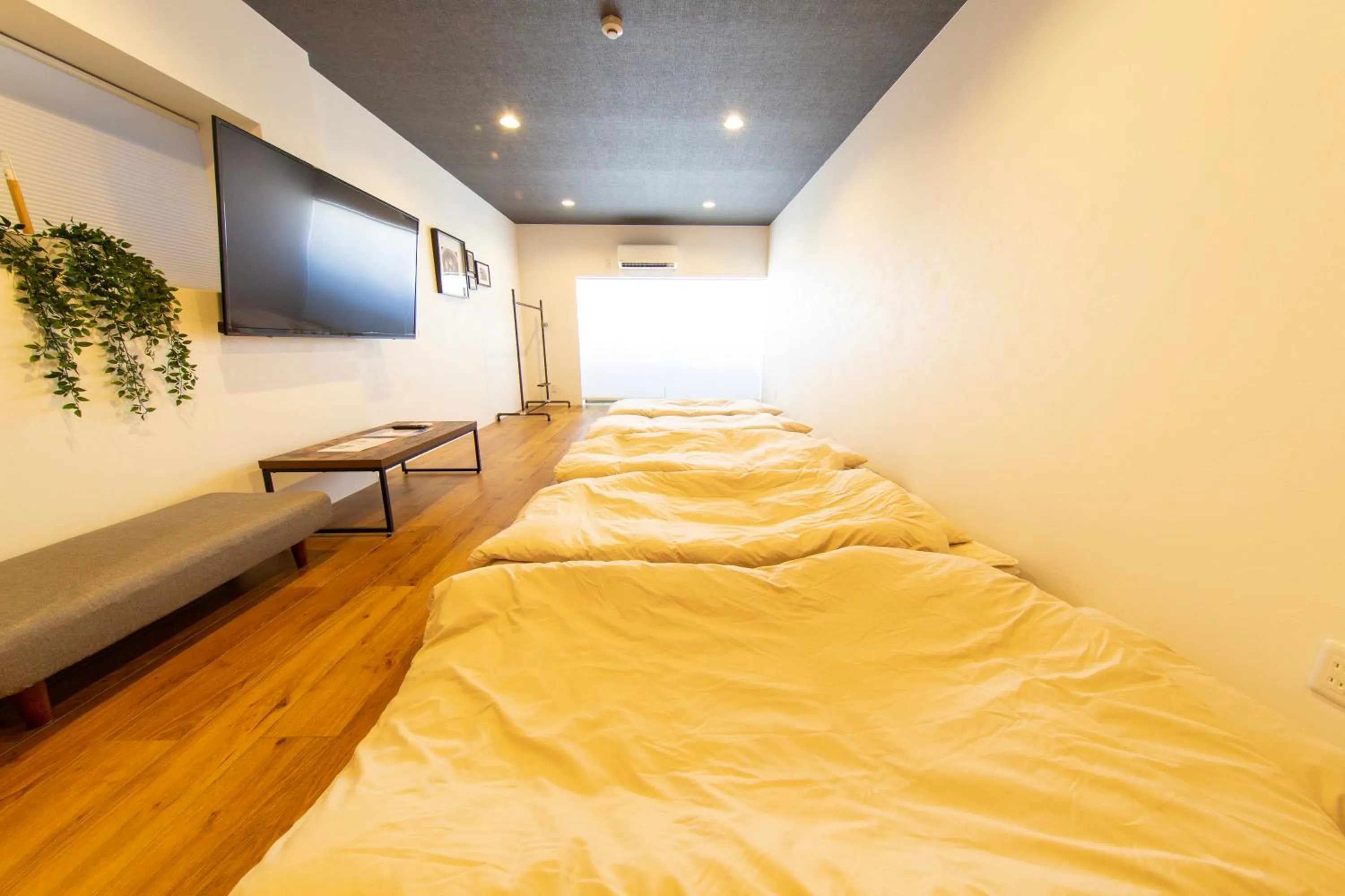 Bed in Guest House GORILLA!