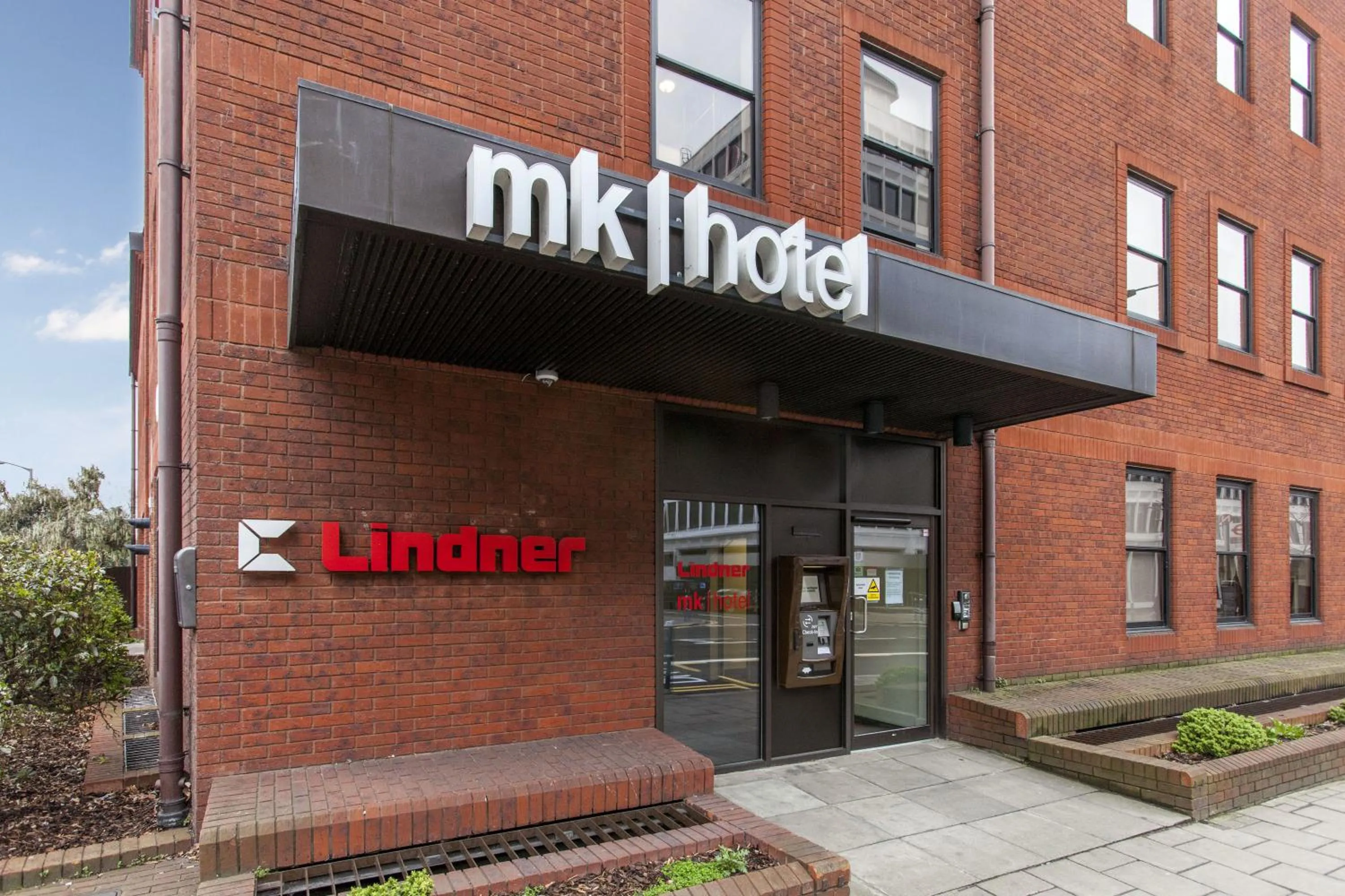 Facade/entrance in mk hotel london