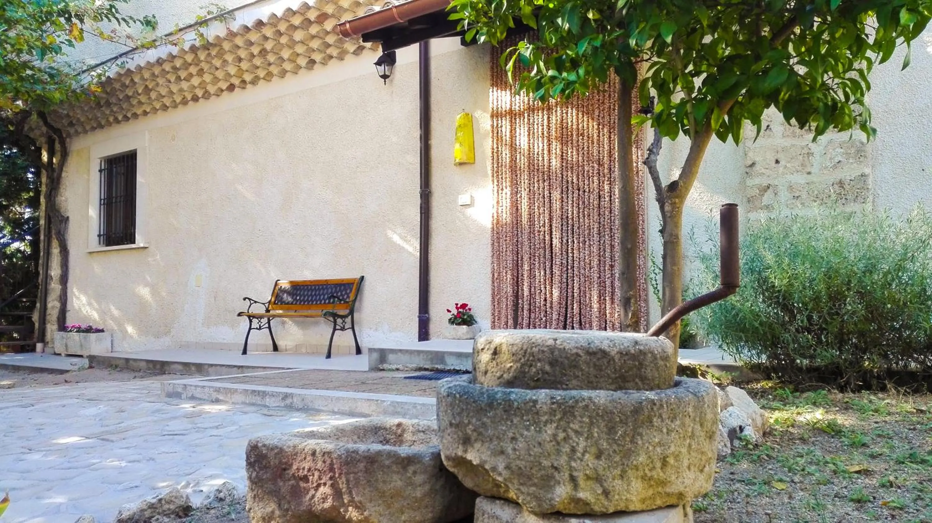 Facade/entrance in B&B La Masseria del '700