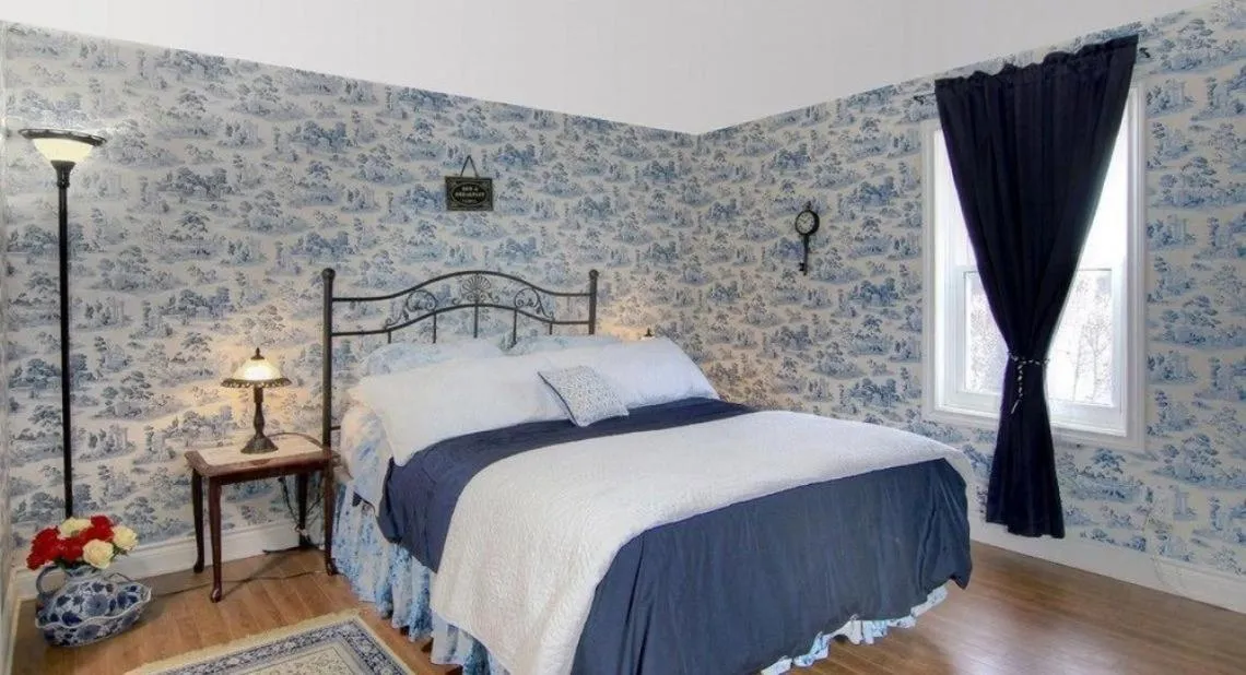 Bed in Cobblestone Bed and Breakfast
