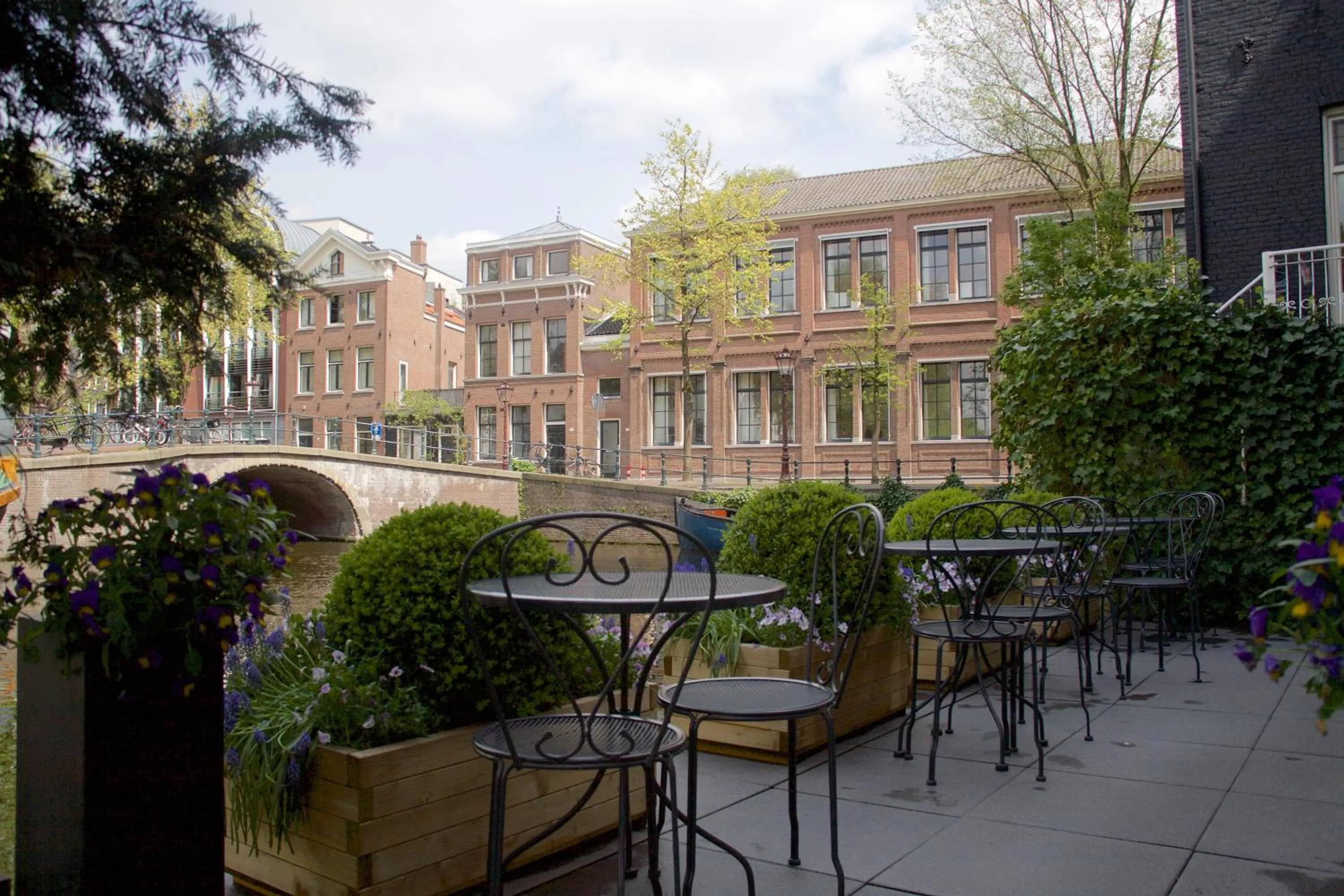 Garden in Amsterdam Canal Hotel