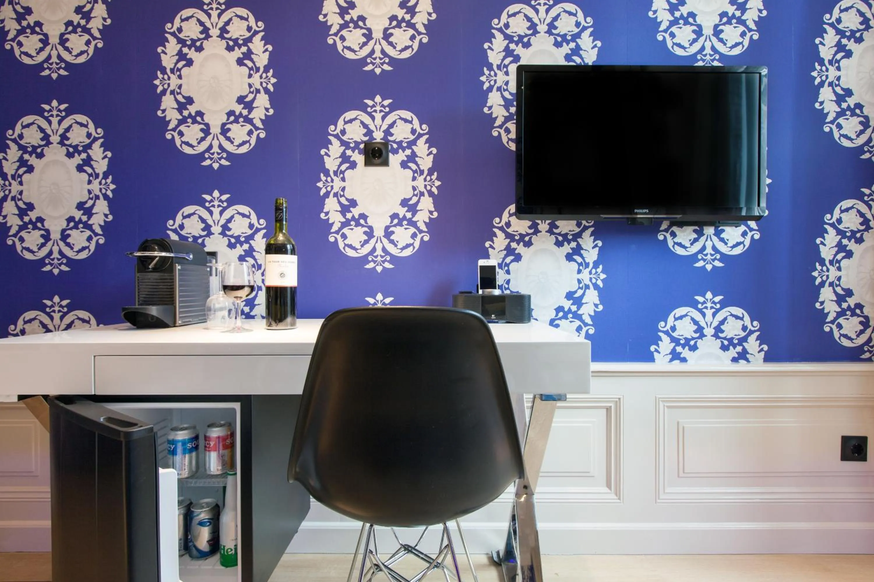 Seating area in Amsterdam Canal Hotel