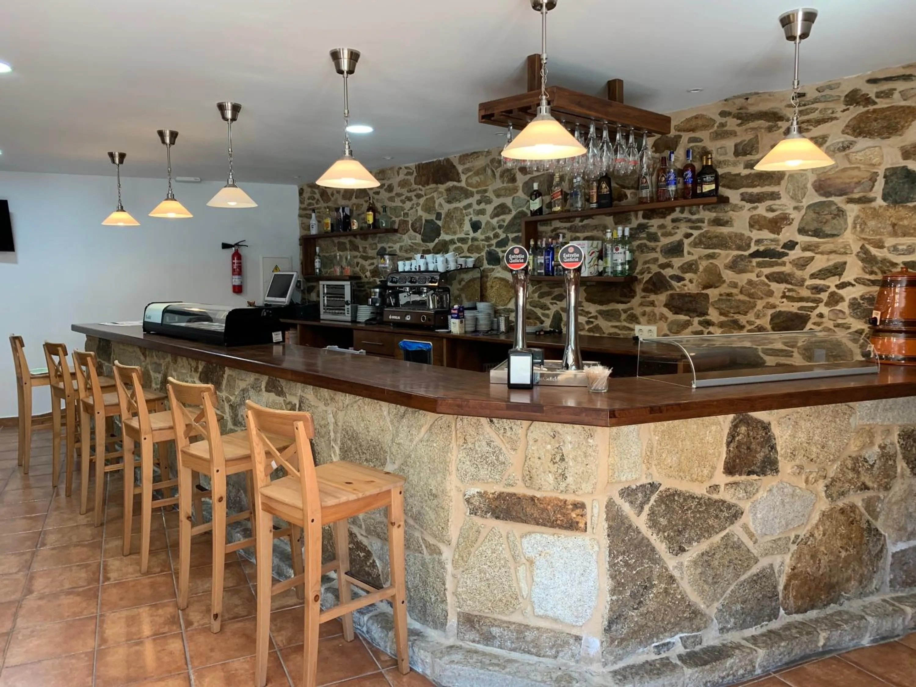 Lounge or bar in Albergue Ponte Olveira