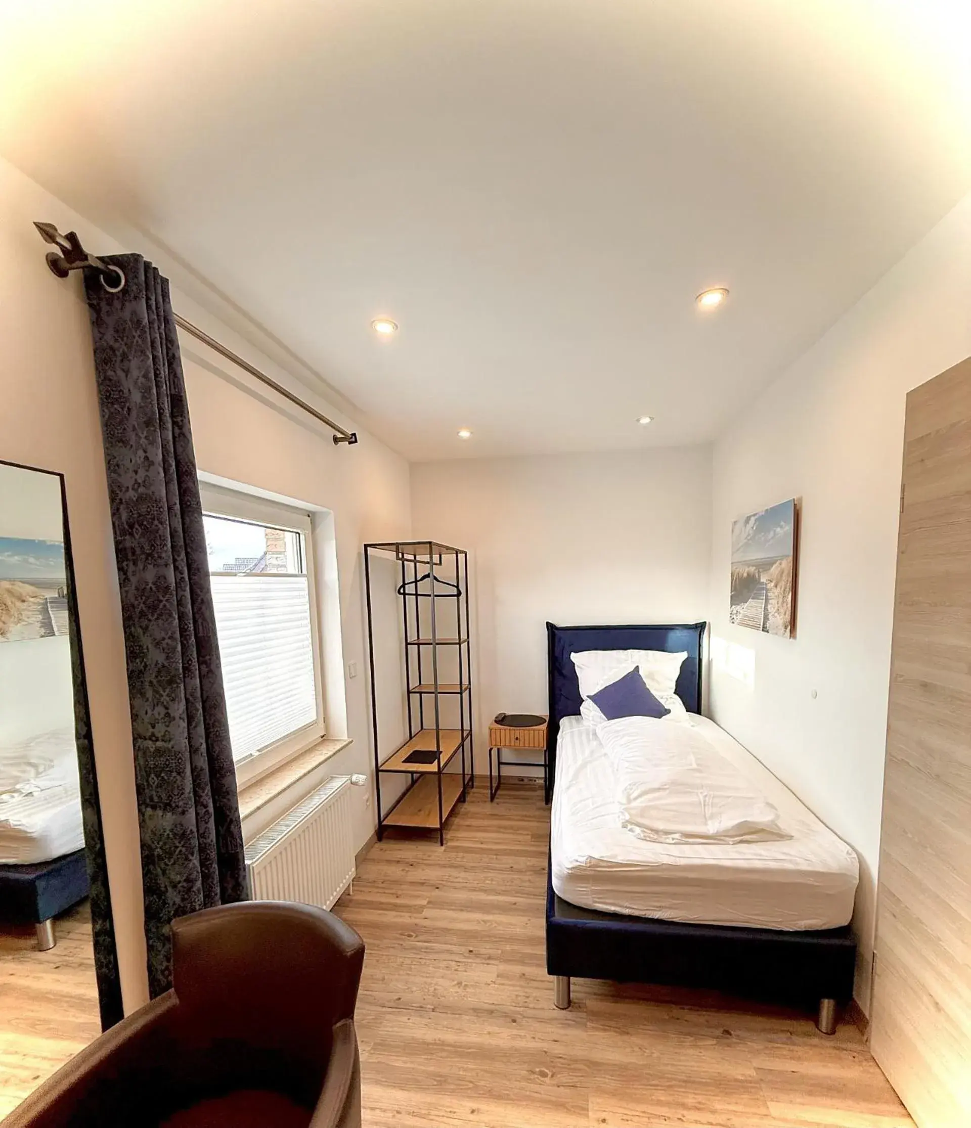 Single Room with Bathroom in Hotel Zur Post Single Room with Bathroom in Hotel Zur Post