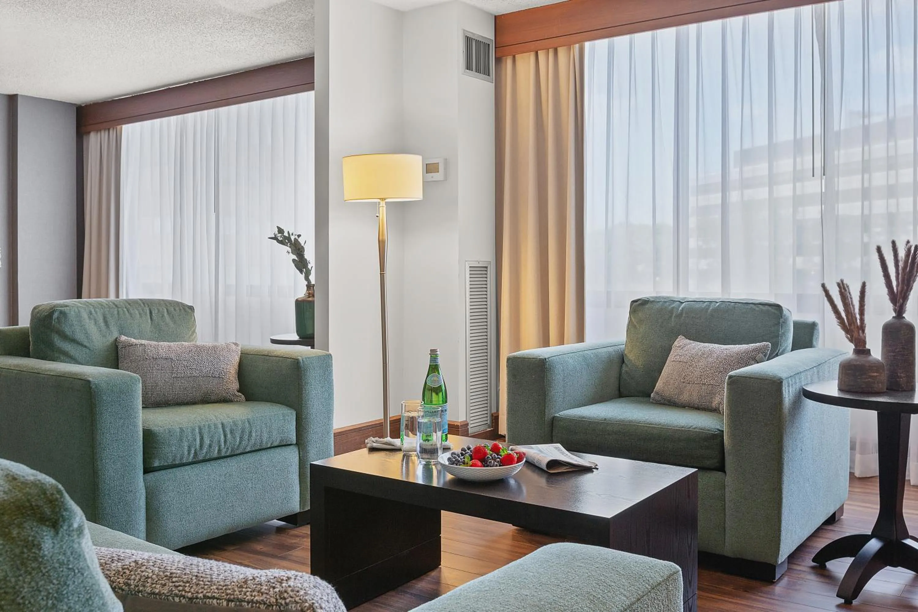 Seating area in The Armon Stamford Hotel & Conference Center