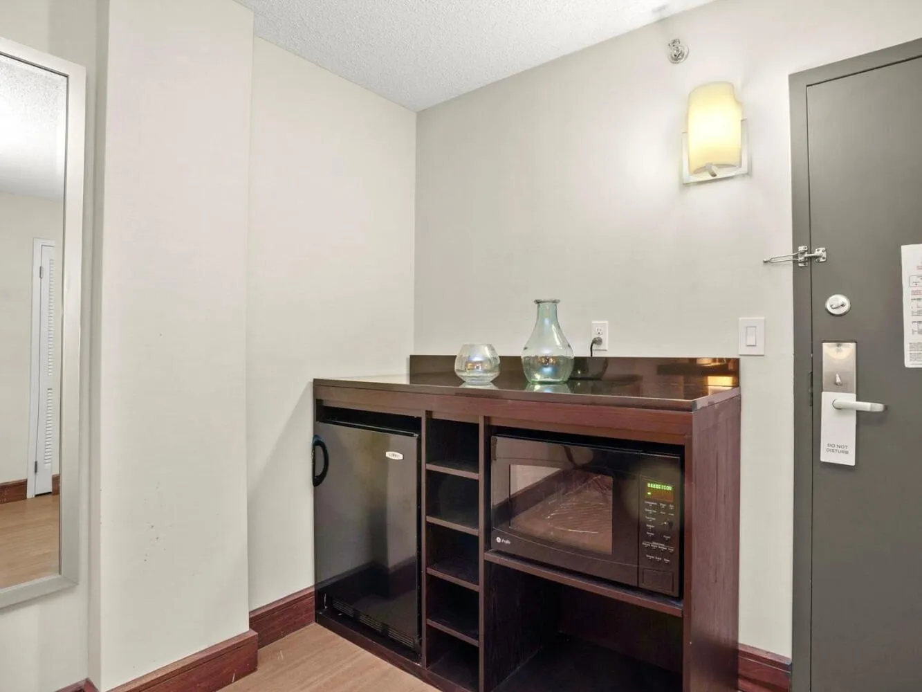 Kitchen or kitchenette in The Armon Stamford Hotel & Conference Center