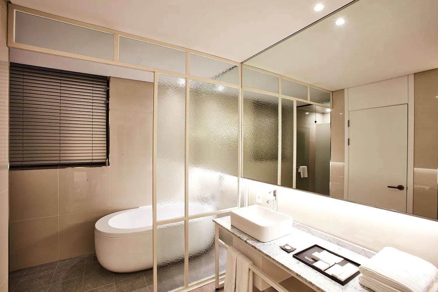 Bath in Hotel Wanted