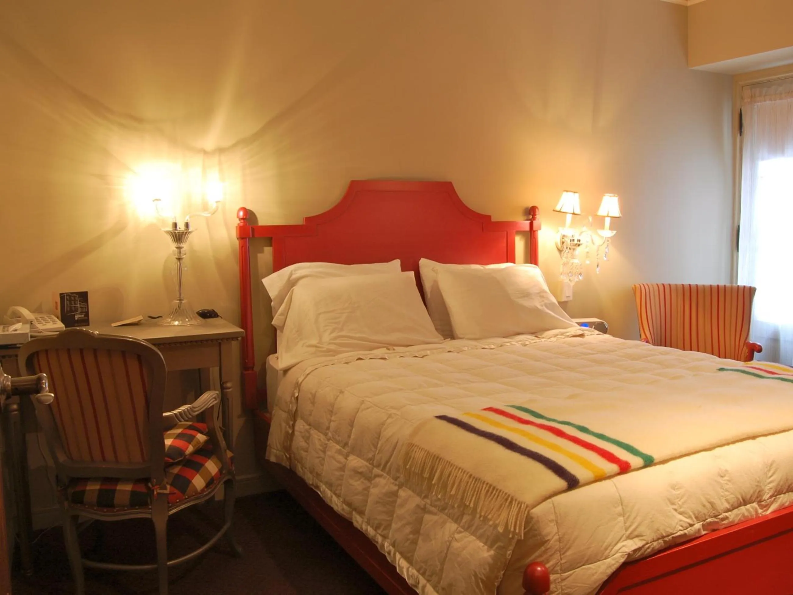 Bed in Auberge Place d'Armes - Par Aneyro