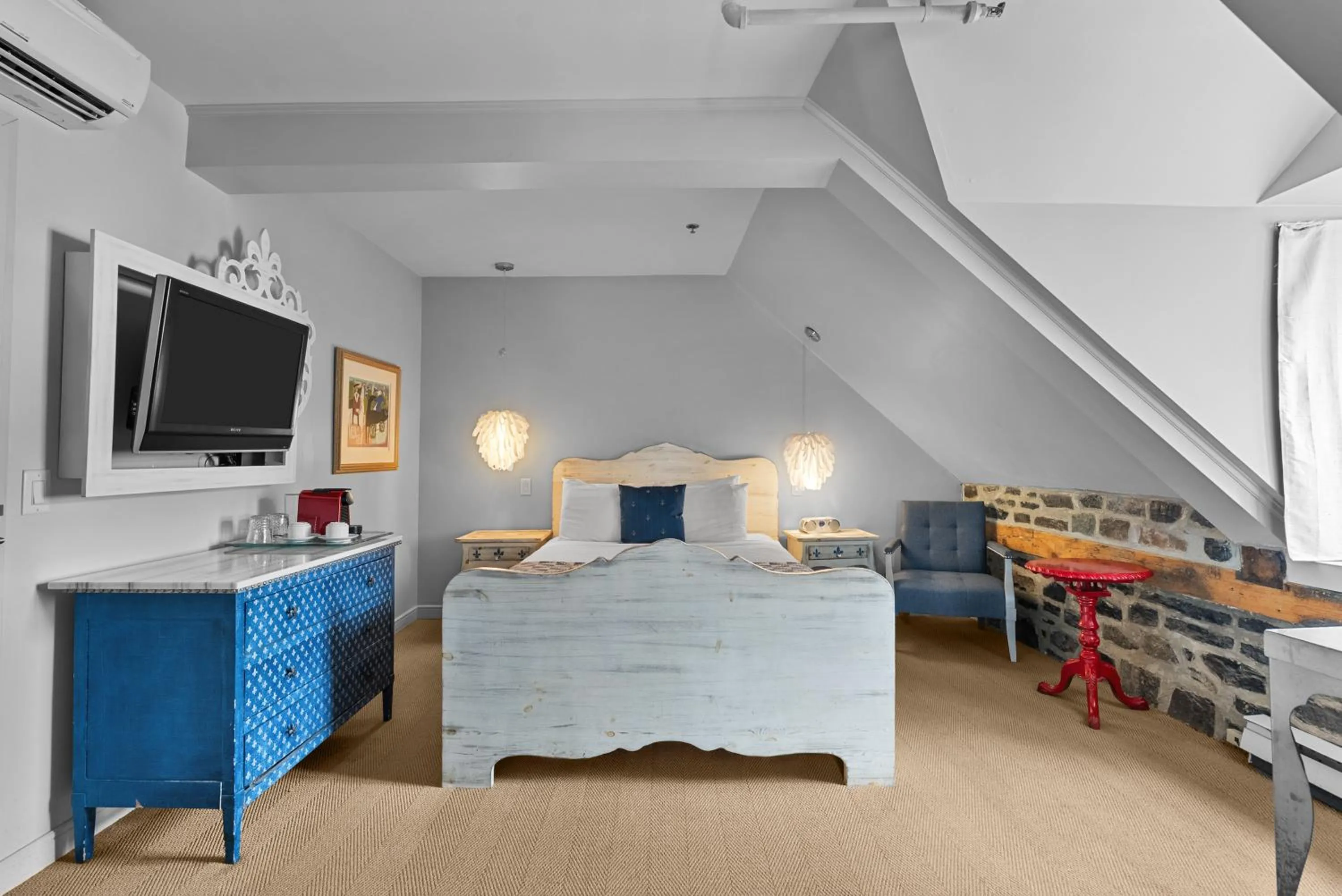 Bedroom in Auberge Place d'Armes - Par Aneyro