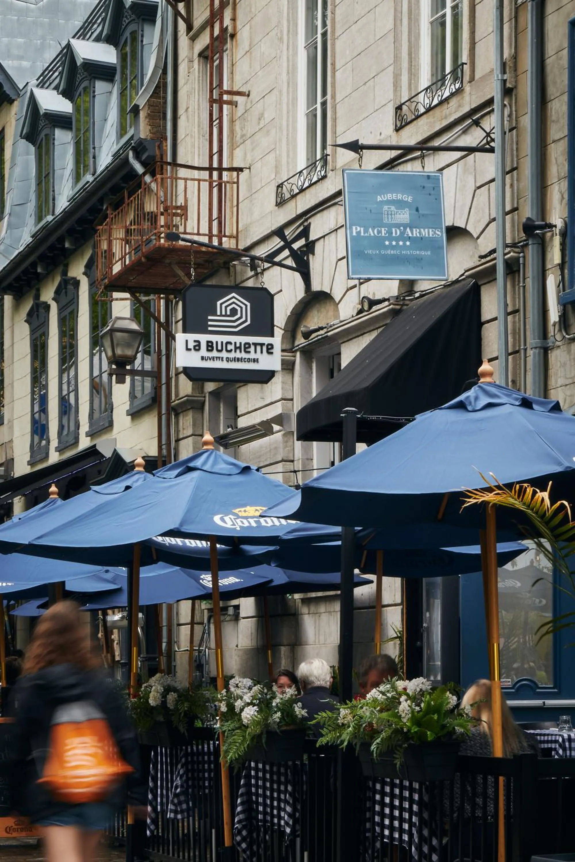 Facade/entrance in Auberge Place d'Armes - Par Aneyro