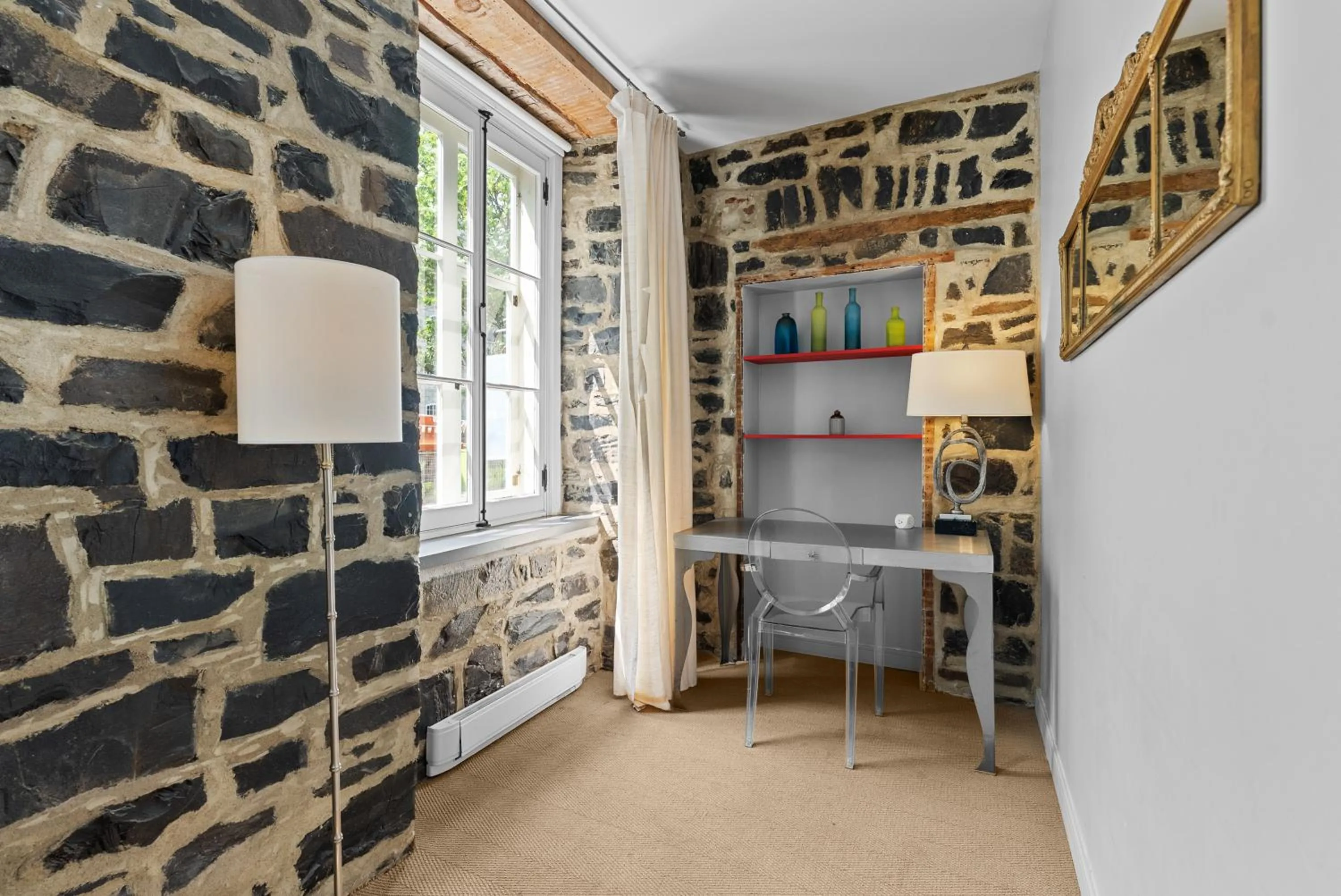 Bedroom in Auberge Place d'Armes - Par Aneyro