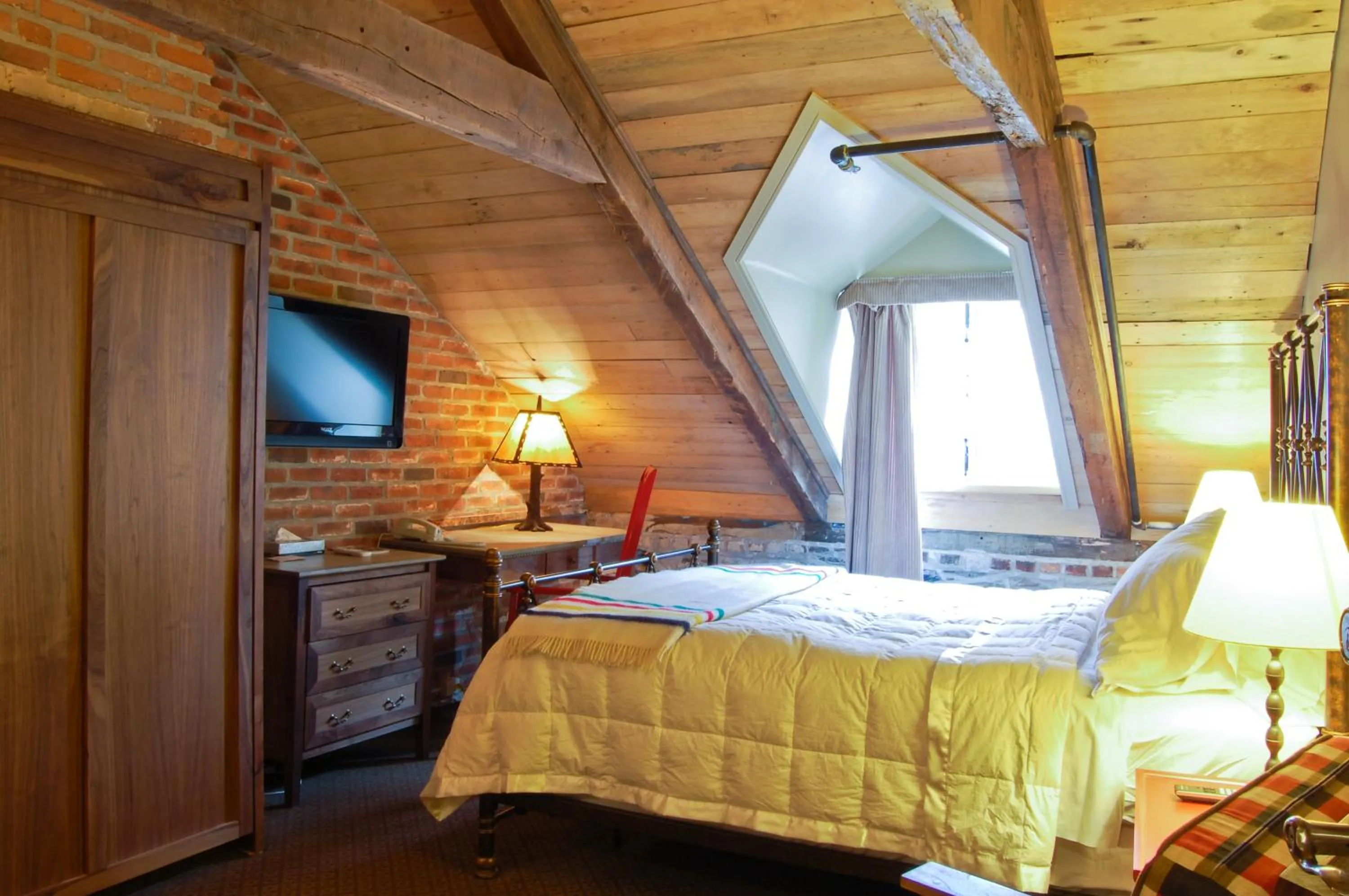 Bed in Auberge Place d'Armes - Par Aneyro