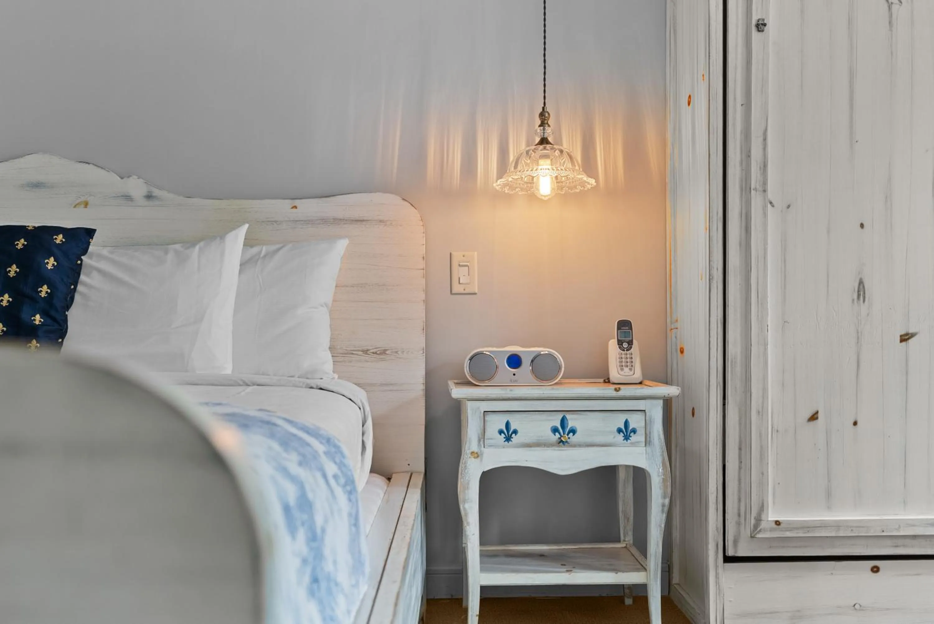 Bed in Auberge Place d'Armes - Par Aneyro