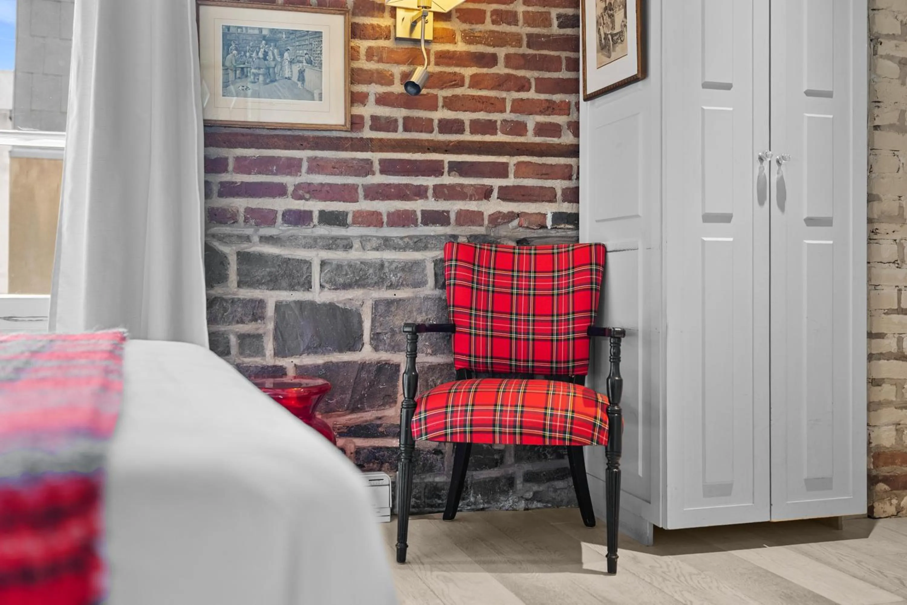 Bedroom in Auberge Place d'Armes - Par Aneyro