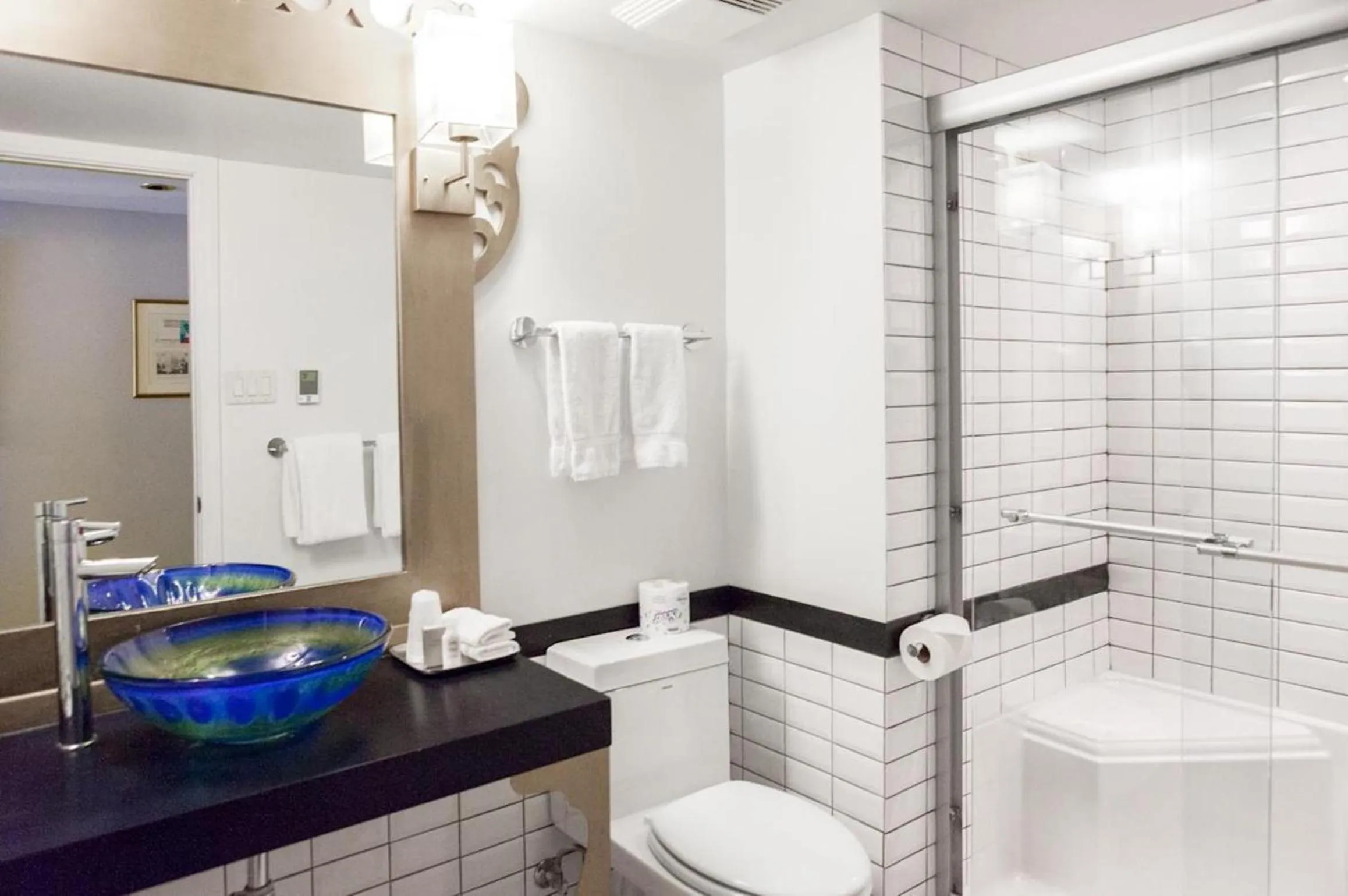 Bathroom in Auberge Place d'Armes - Par Aneyro