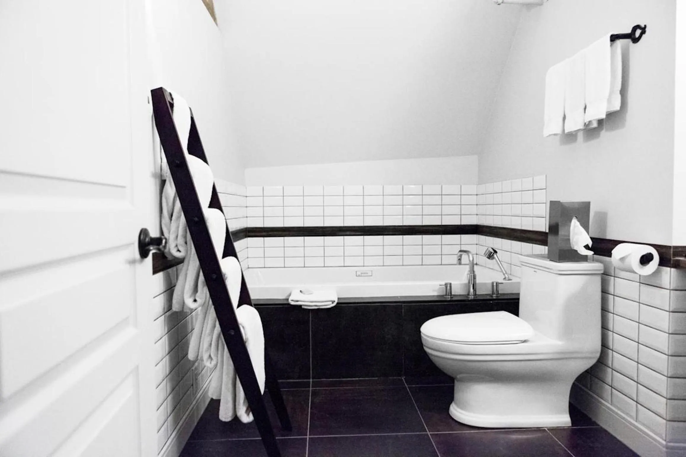 Bathroom in Auberge Place d'Armes - Par Aneyro