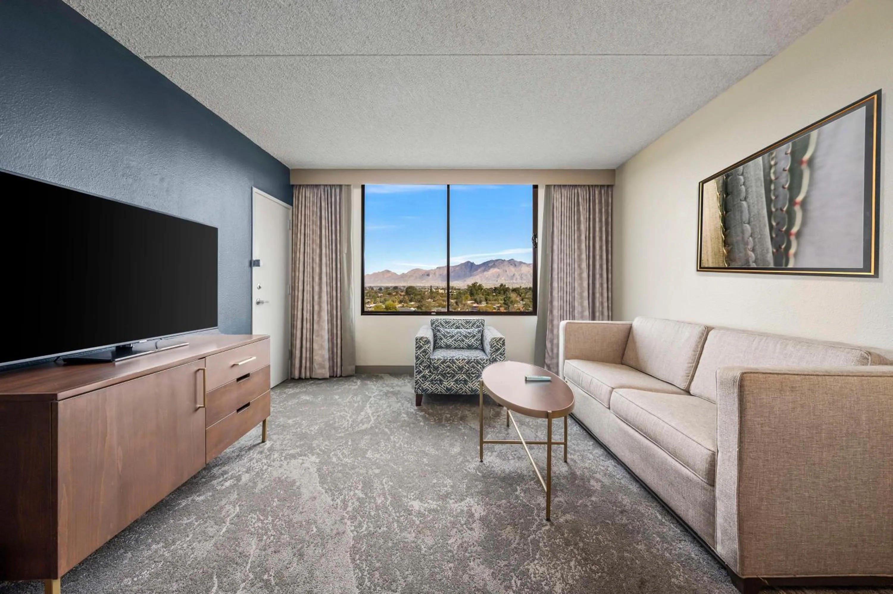 Living room in DoubleTree by Hilton Tucson-Reid Park