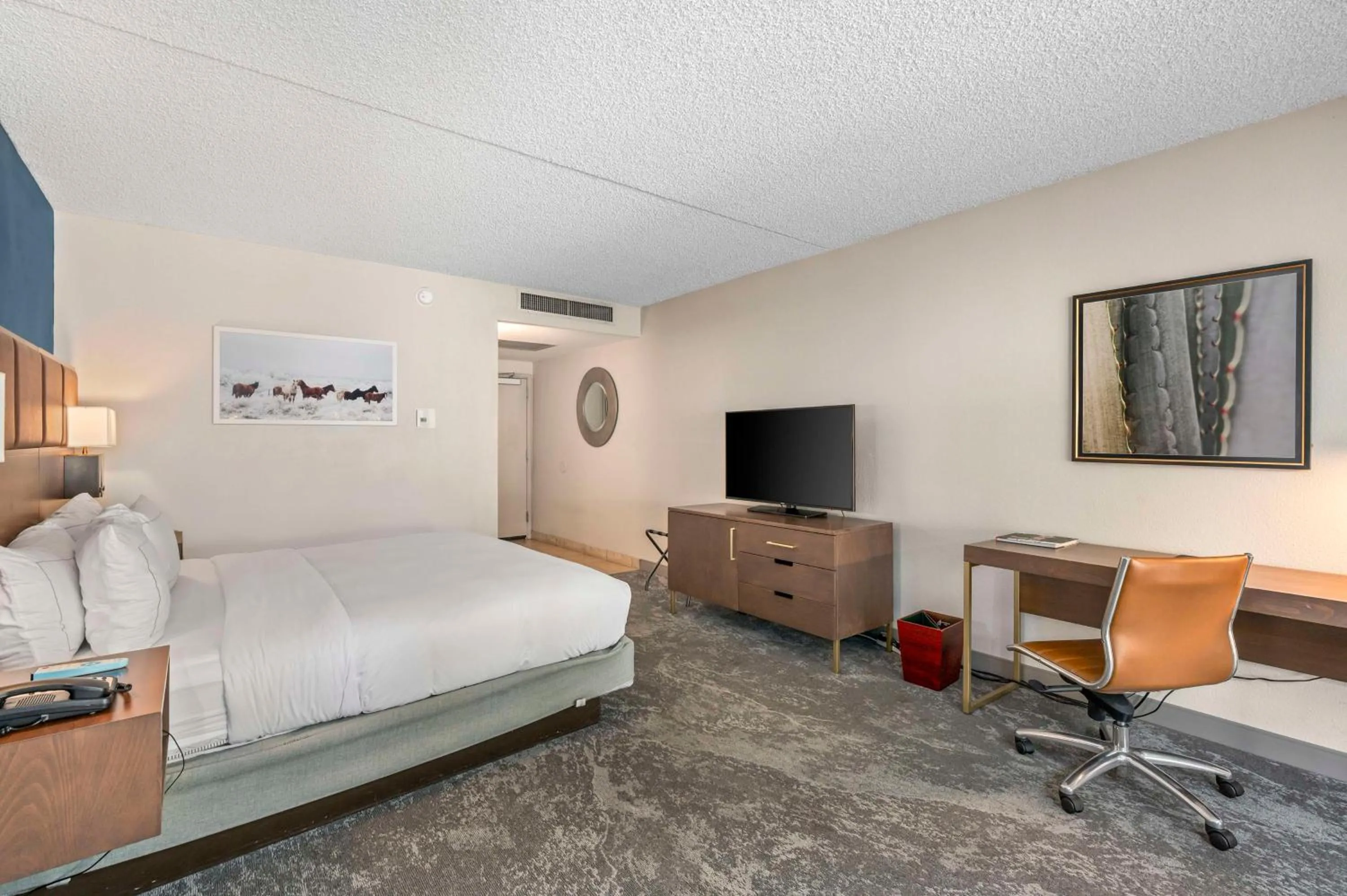 Bedroom, Bed in DoubleTree by Hilton Tucson-Reid Park
