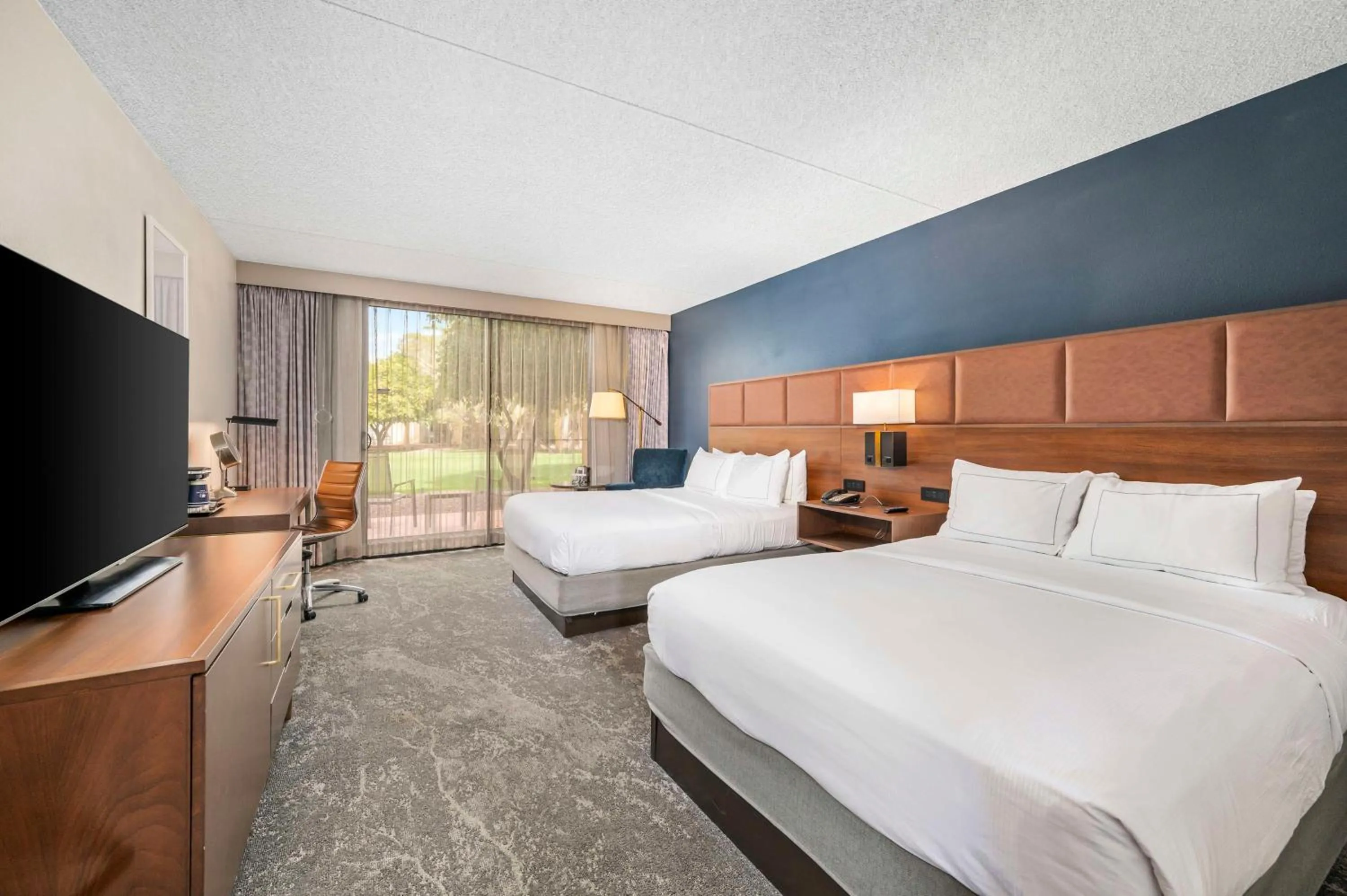 Bed in DoubleTree by Hilton Tucson-Reid Park