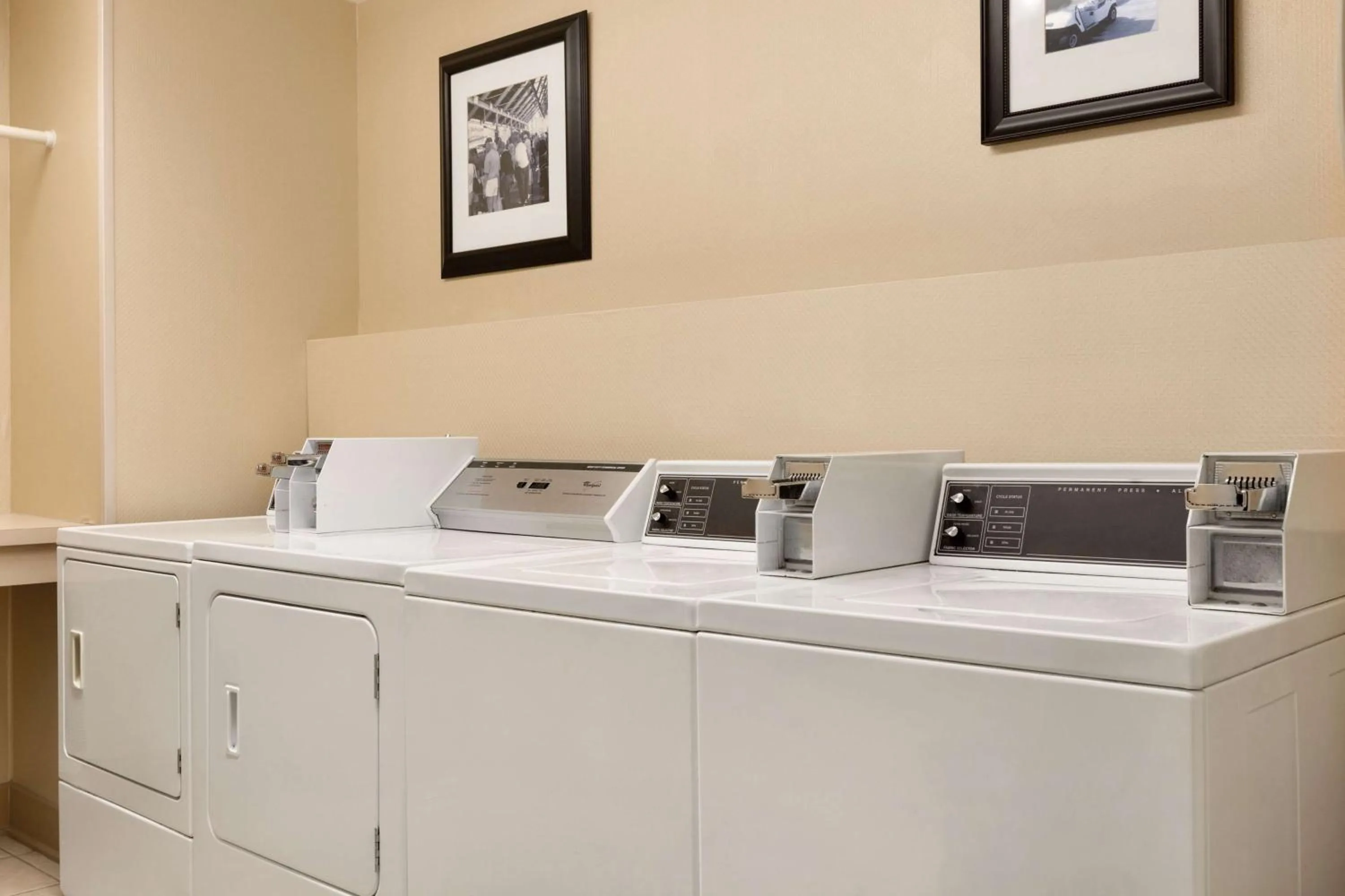 Property building in Hampton Inn & Suites Tarpon Springs