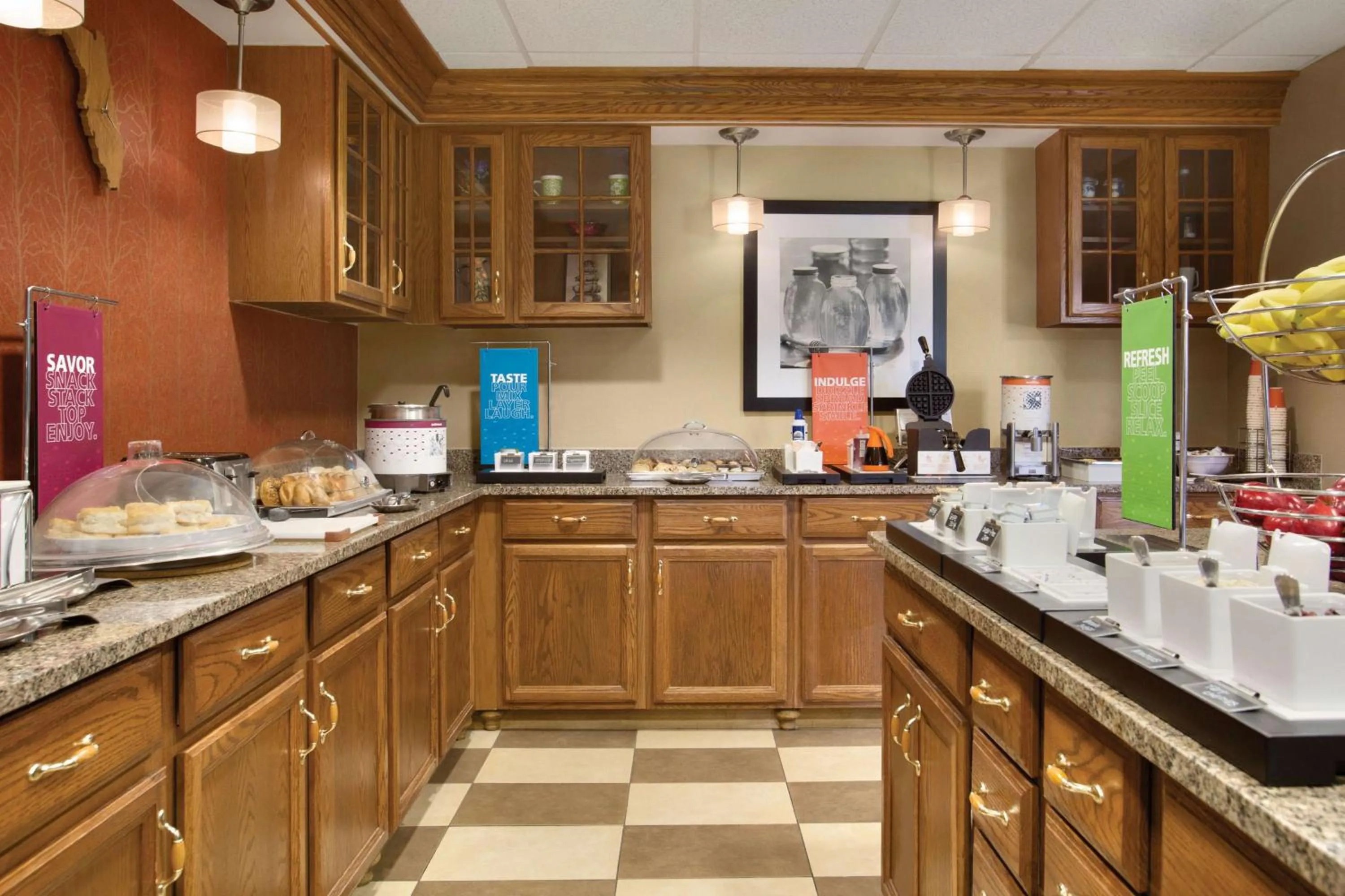 Dining area in Hampton Inn & Suites Tarpon Springs