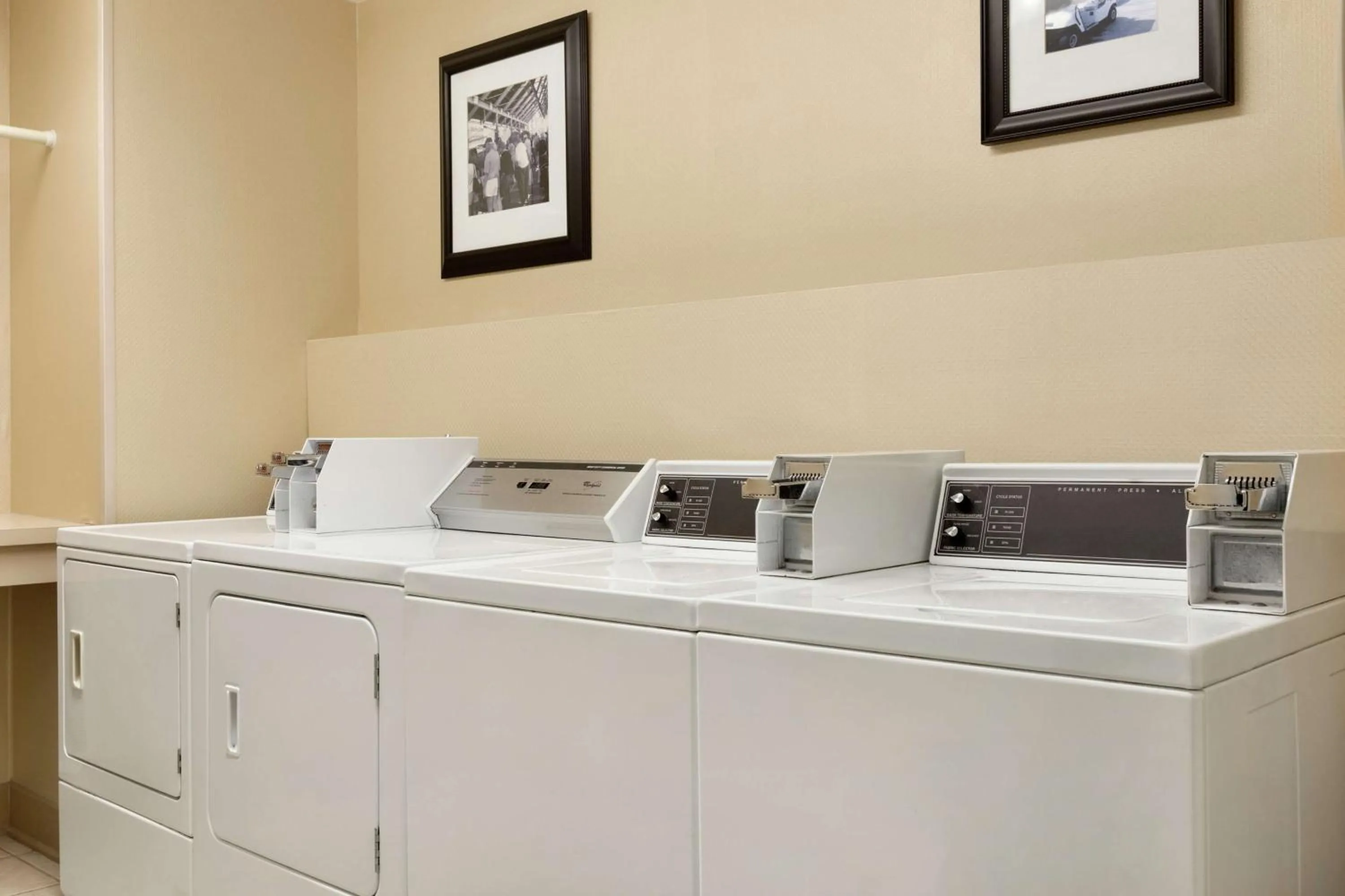 Property building in Hampton Inn & Suites Tarpon Springs