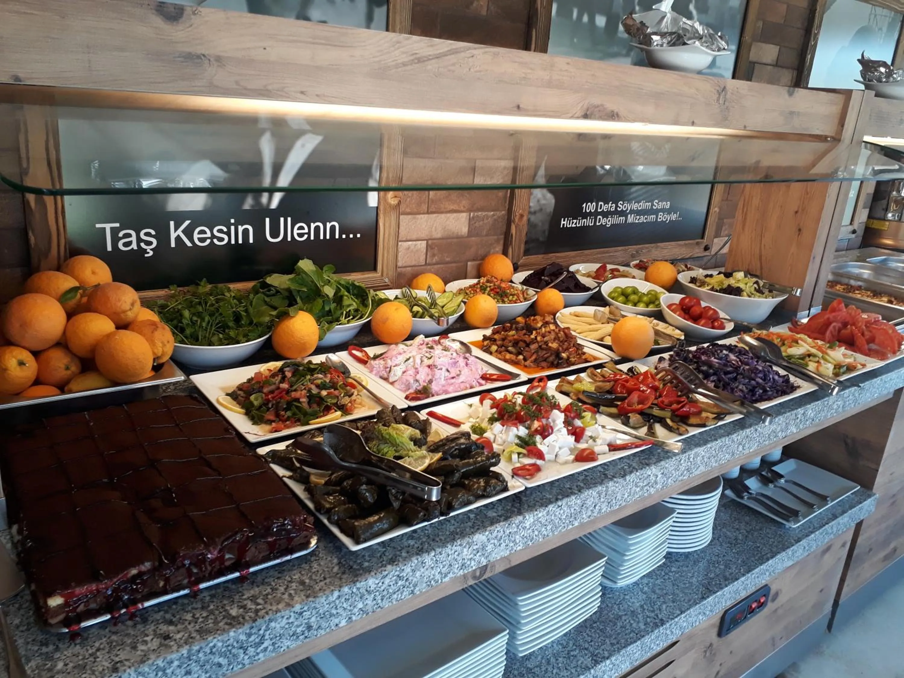 Restaurant/places to eat in THE SARIGERME INN