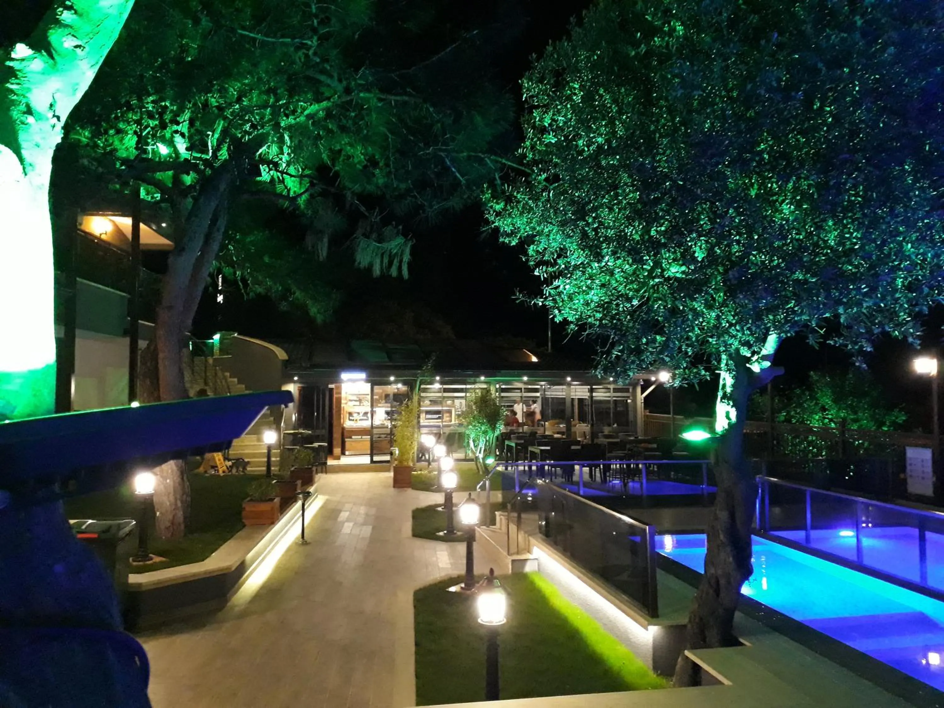 Lounge or bar in THE SARIGERME INN