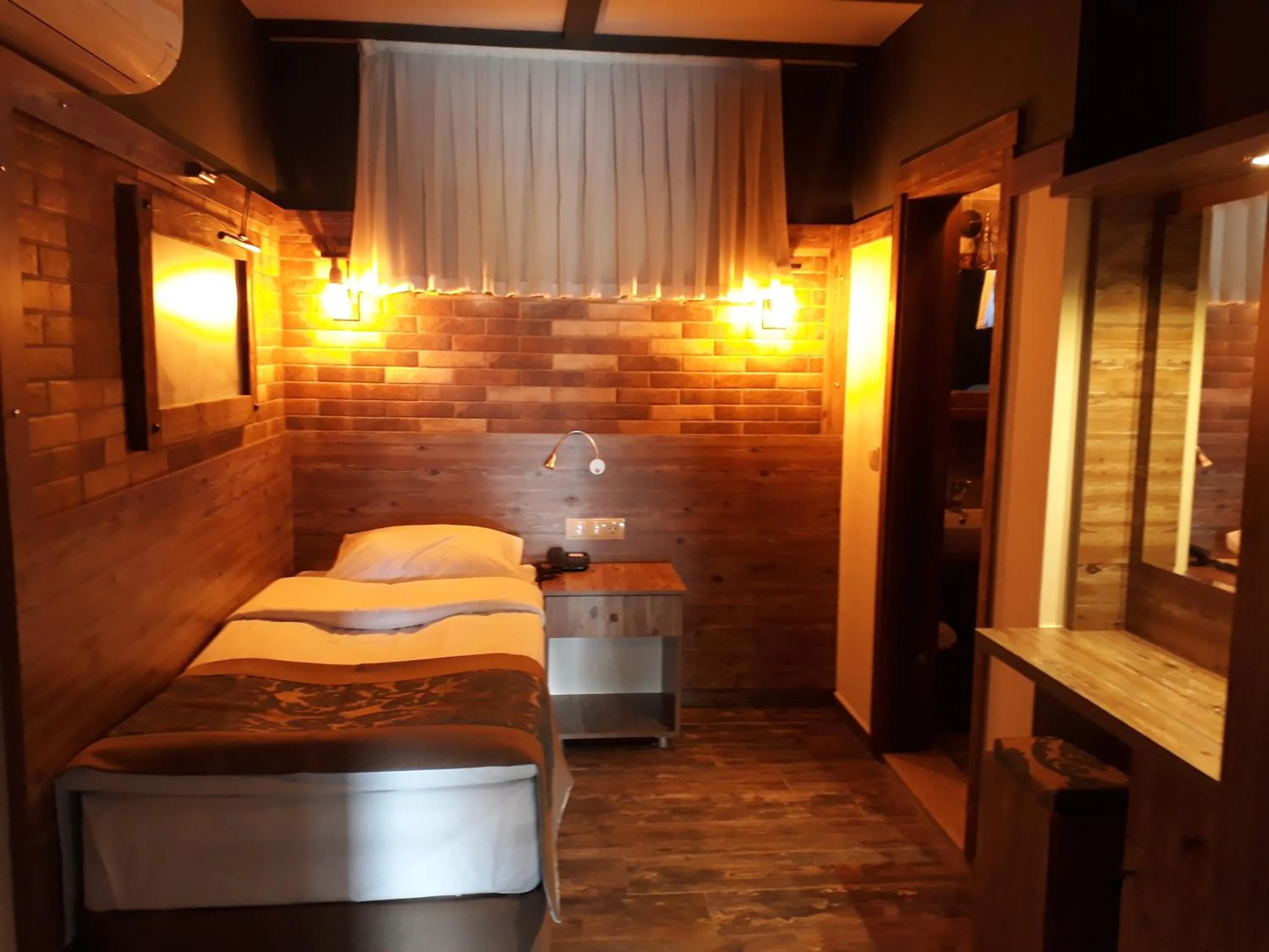 Bed in THE SARIGERME INN