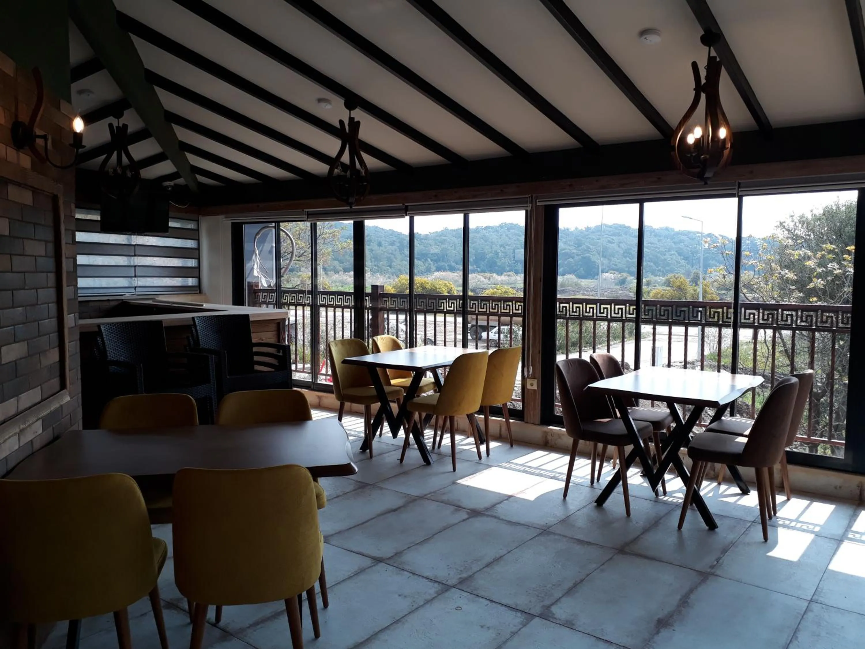 Restaurant/places to eat in THE SARIGERME INN